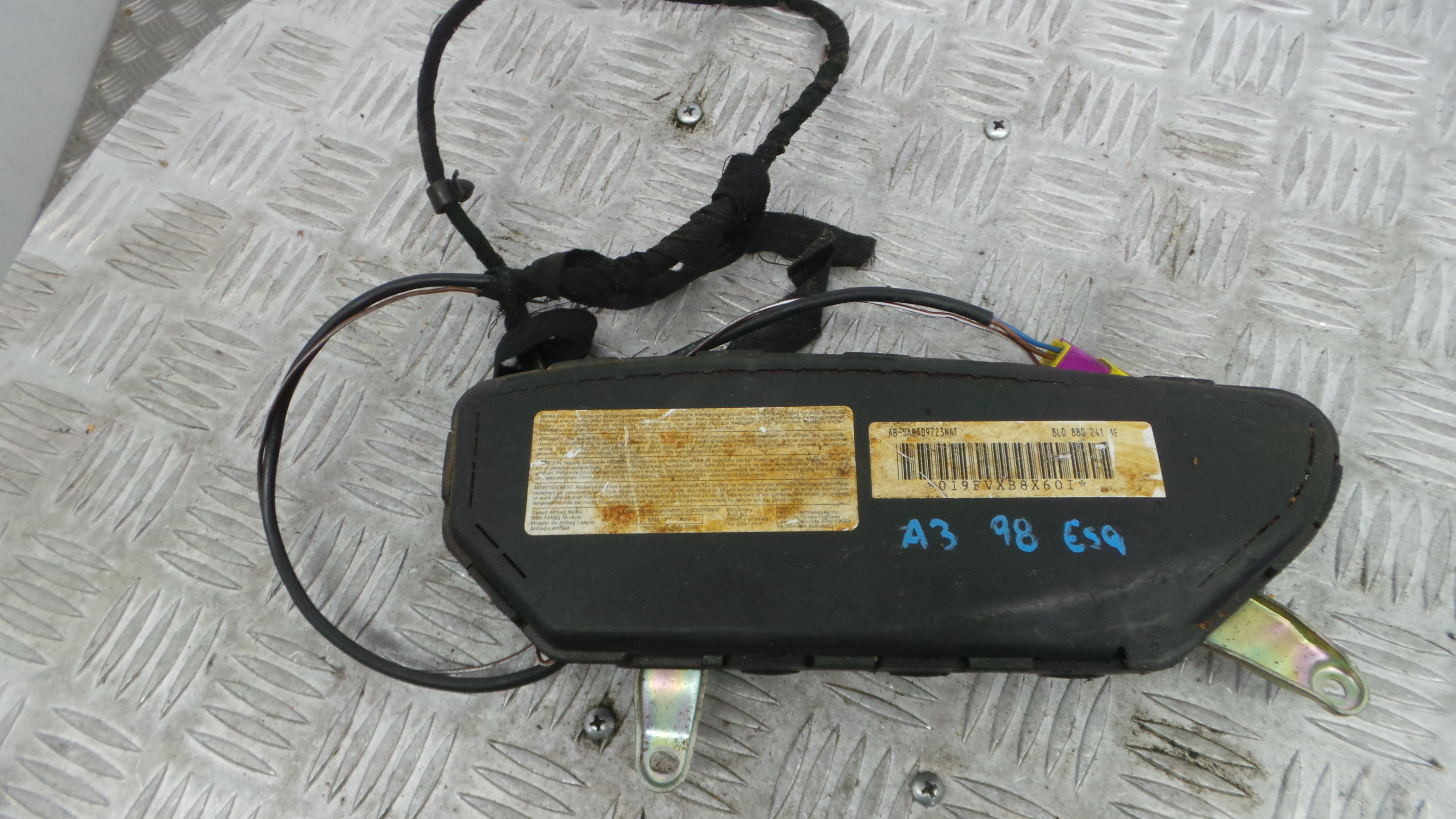 Airbag Banco Esq 8L0880241AE - AUDI A3 (8L1)-37816224