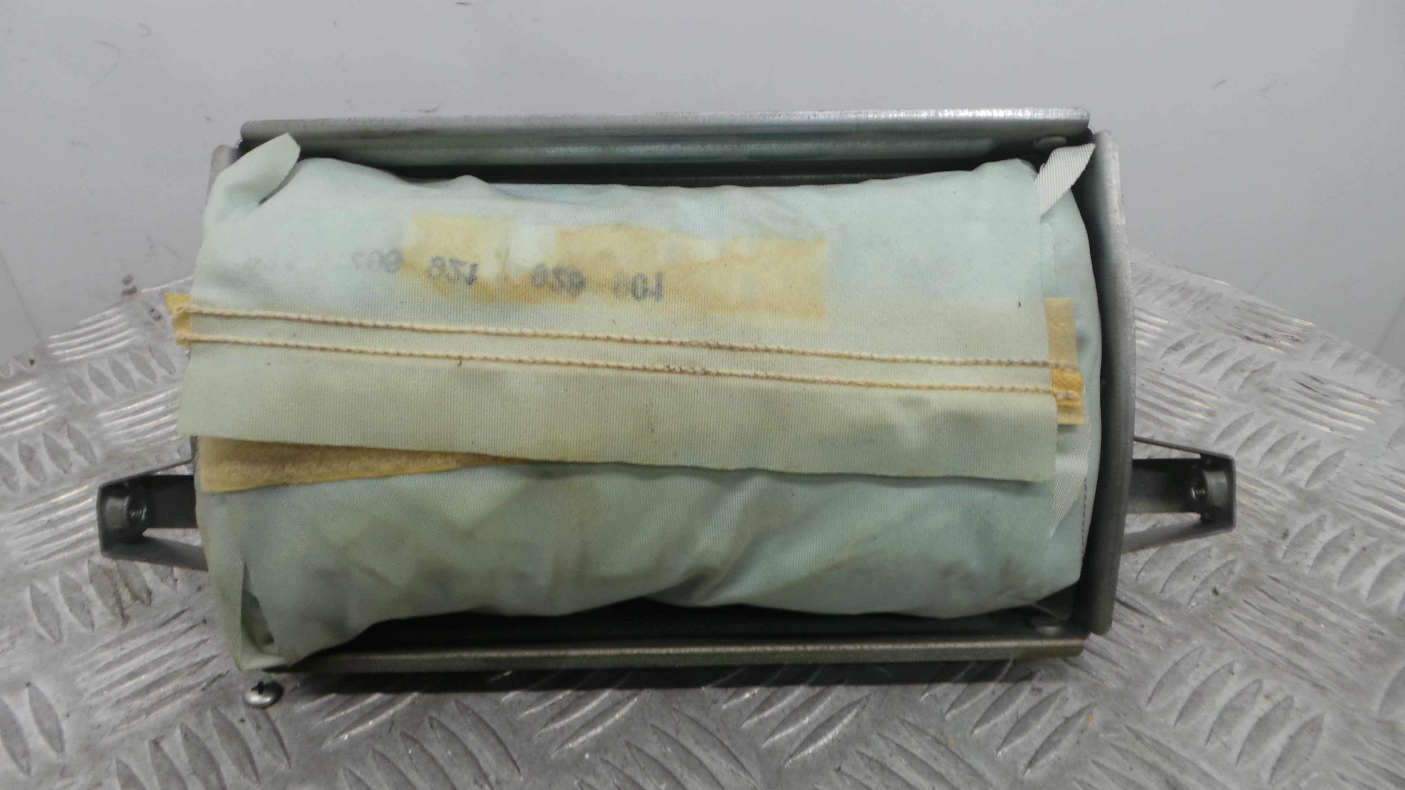 Airbag Passageiro 570731500F – VOLVO V40 Combi (645) Airbag Passageiro 570731500F – VOLVO V40 Combi (645)