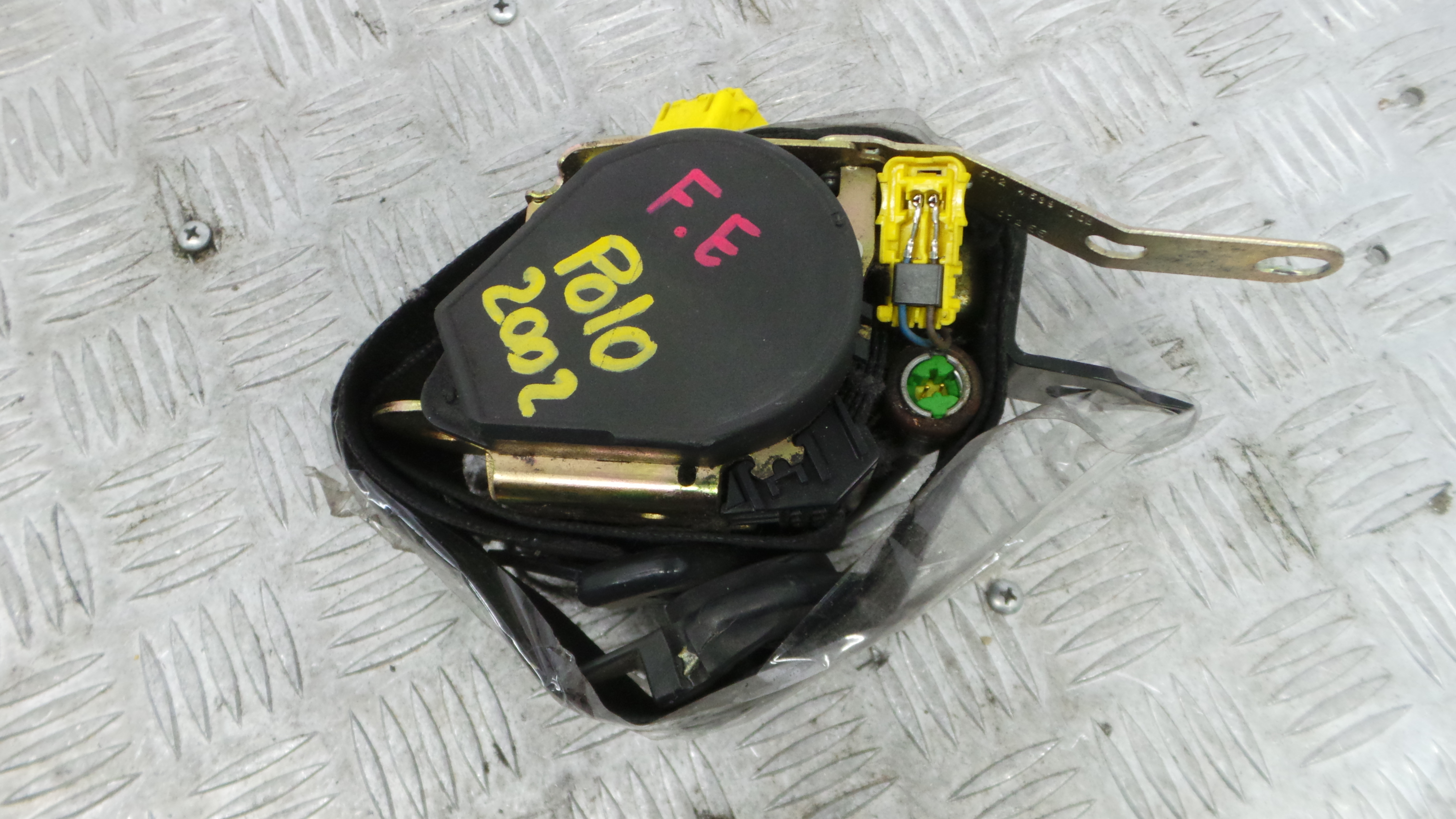 Cinto Frente Esq   - VW POLO (9N_, 9A_)-38059780