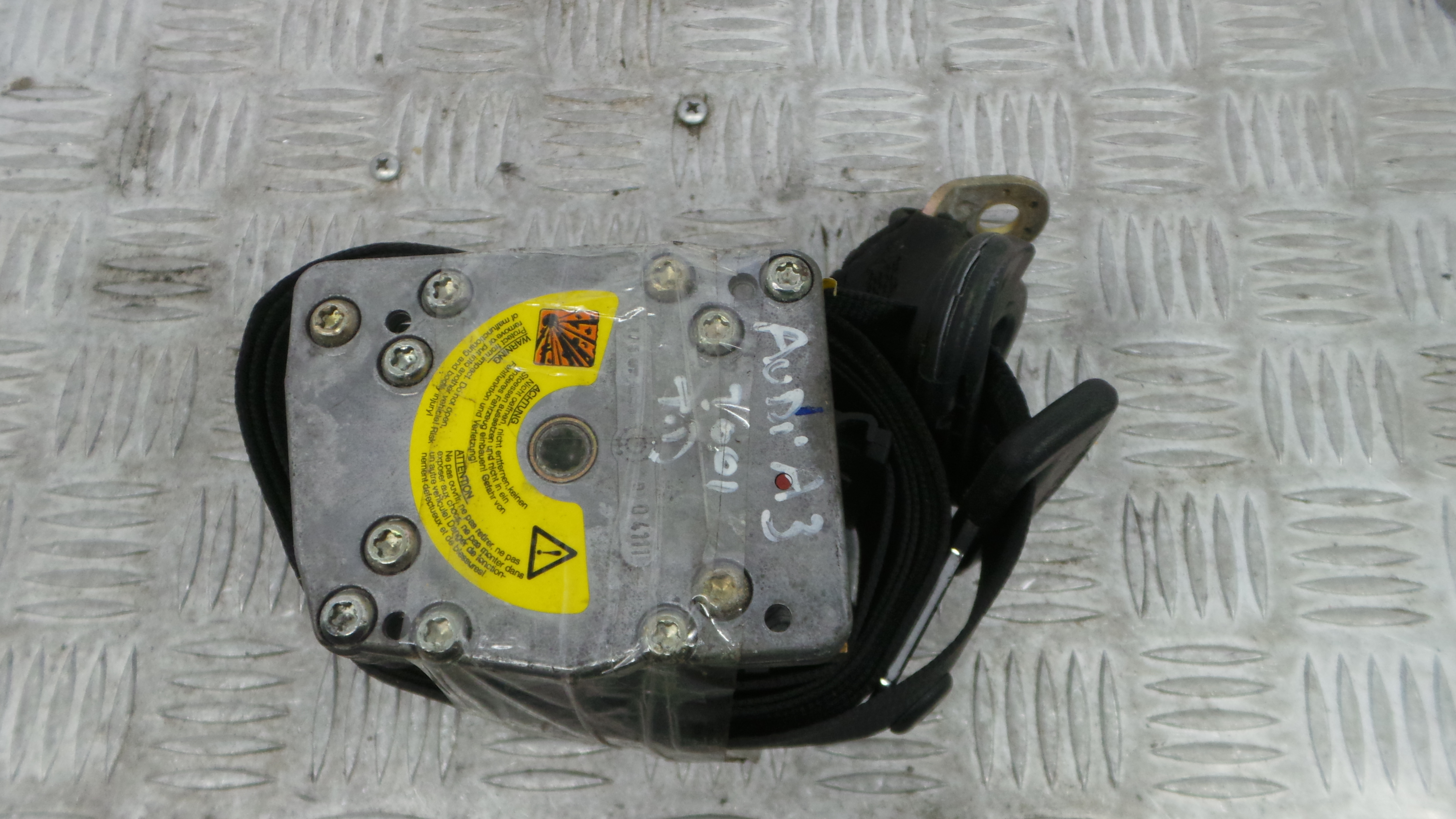 Cinto Trás Dto  - AUDI A3 (8L1)-38059790