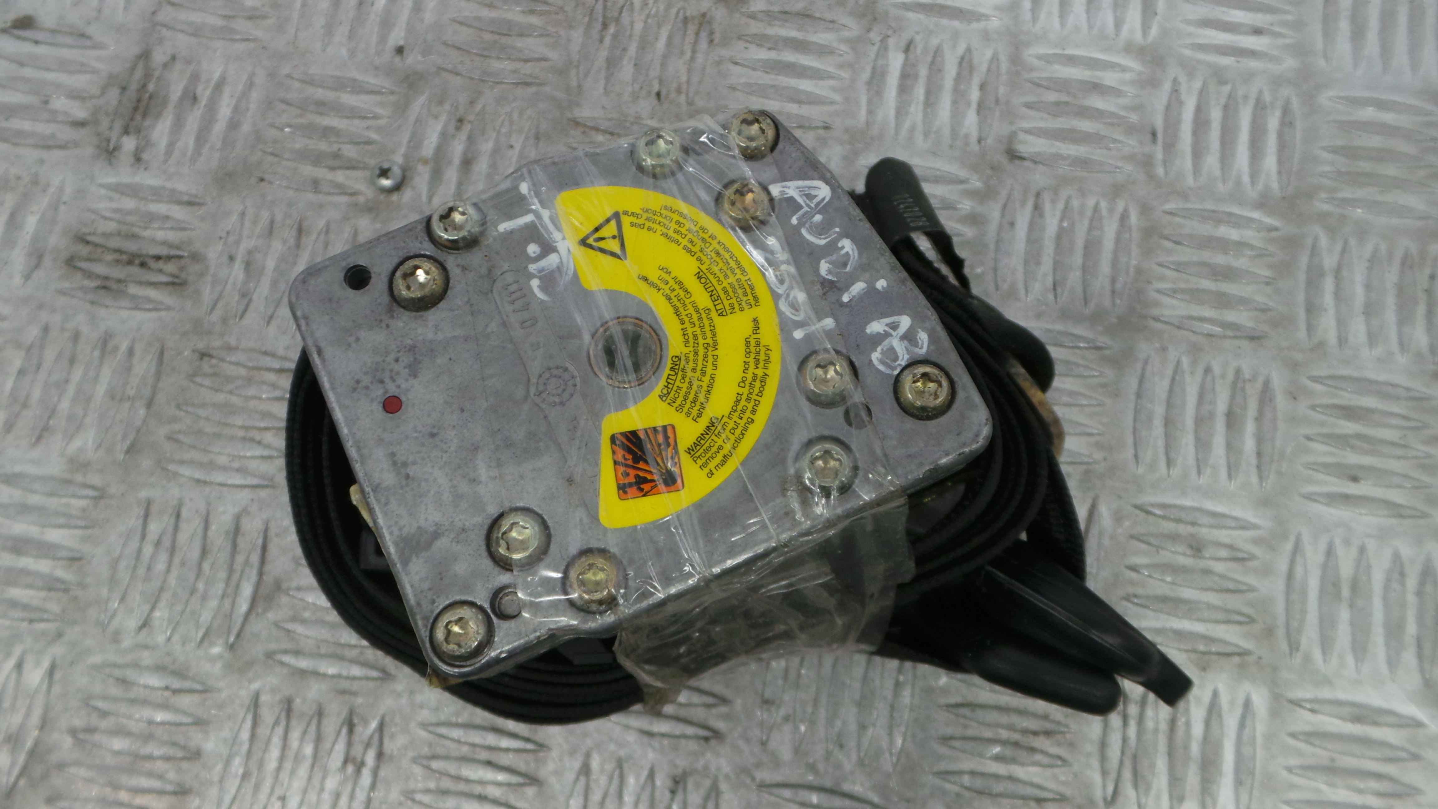 Cinto Trás Dto  - AUDI A3 (8L1)-38059798