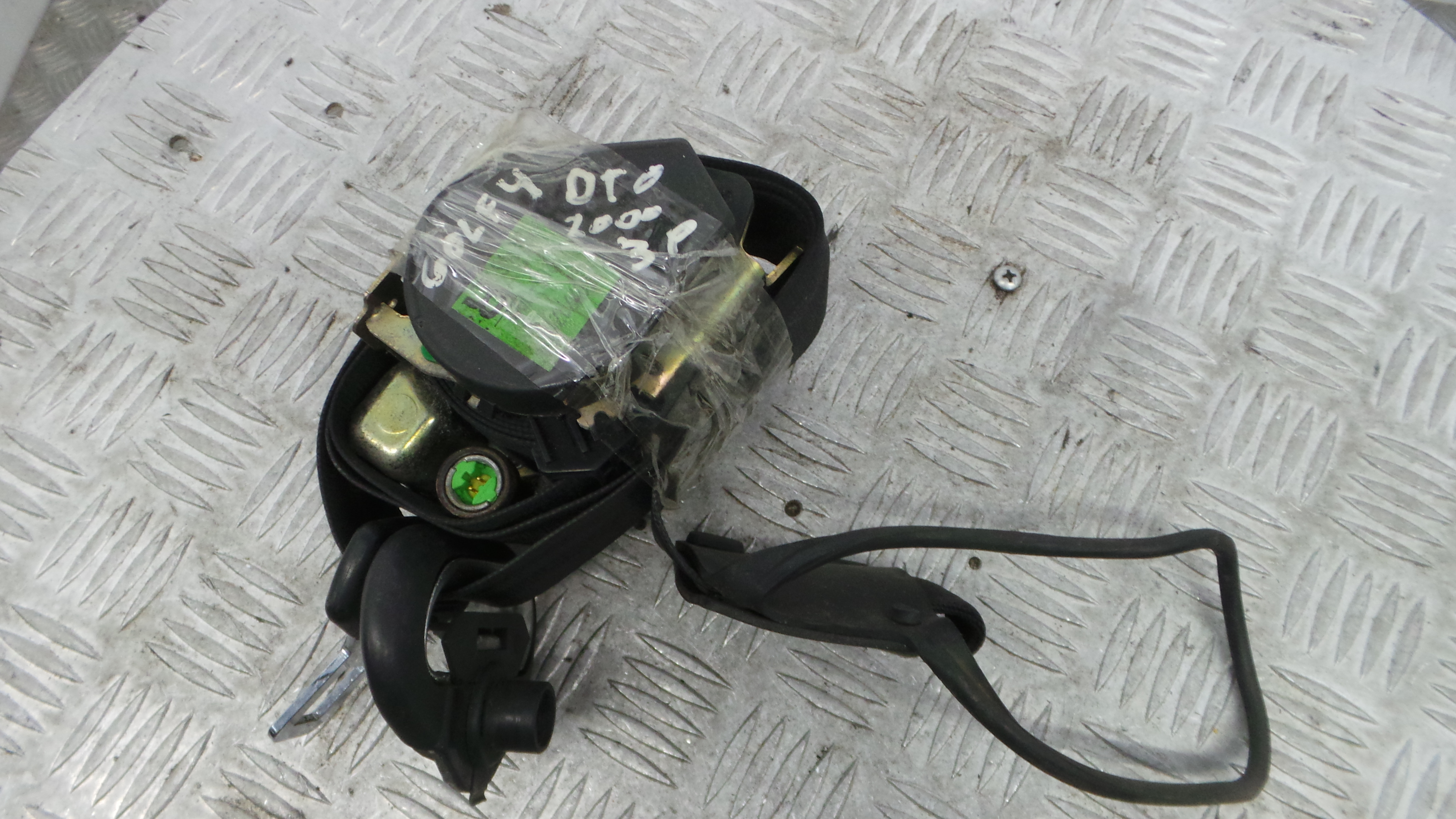 Cinto Frente Direito    - VW GOLF IV (1J1), GOLF Mk IV (1J1)-38059989