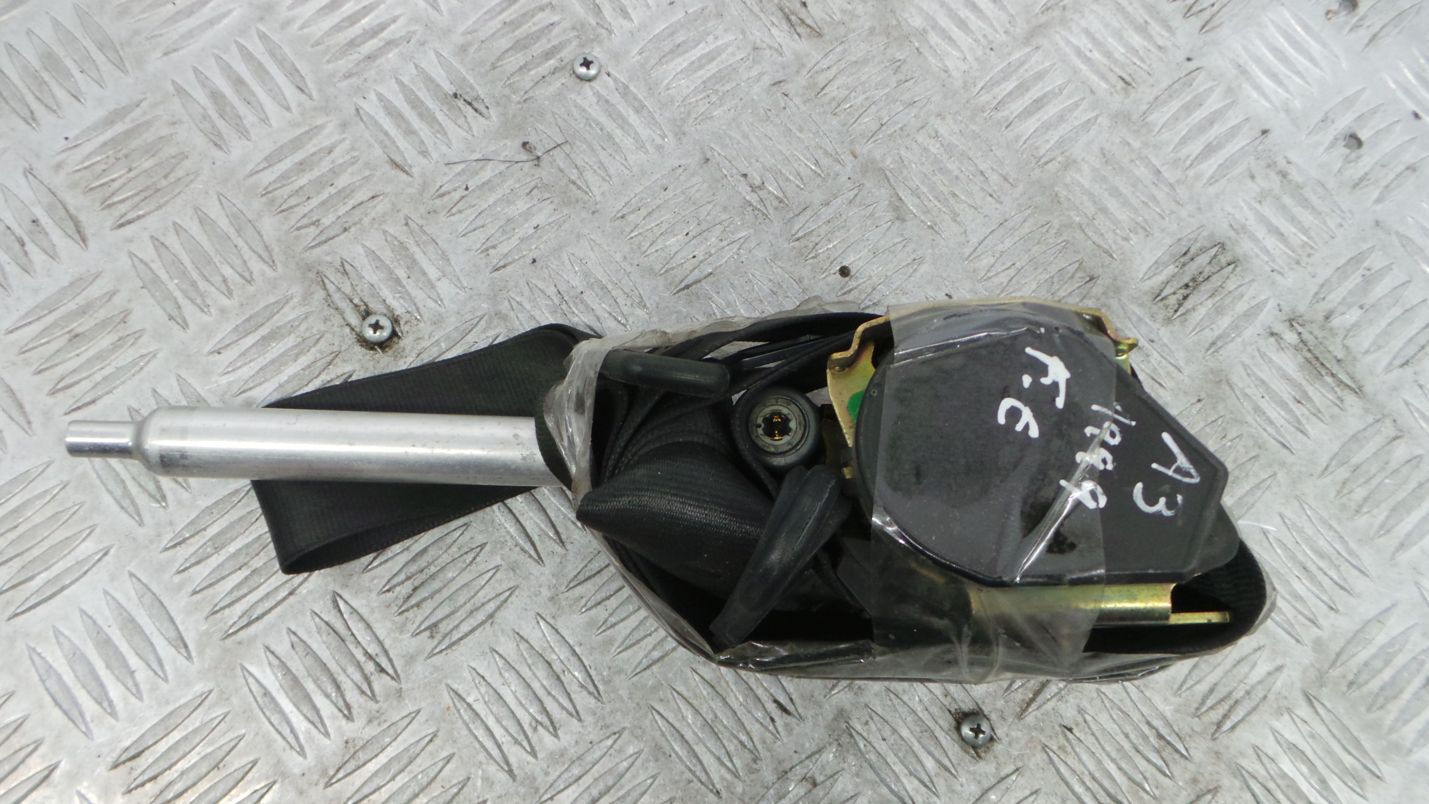 Cinto Frente Esq   - AUDI A3 (8L1)-38060427