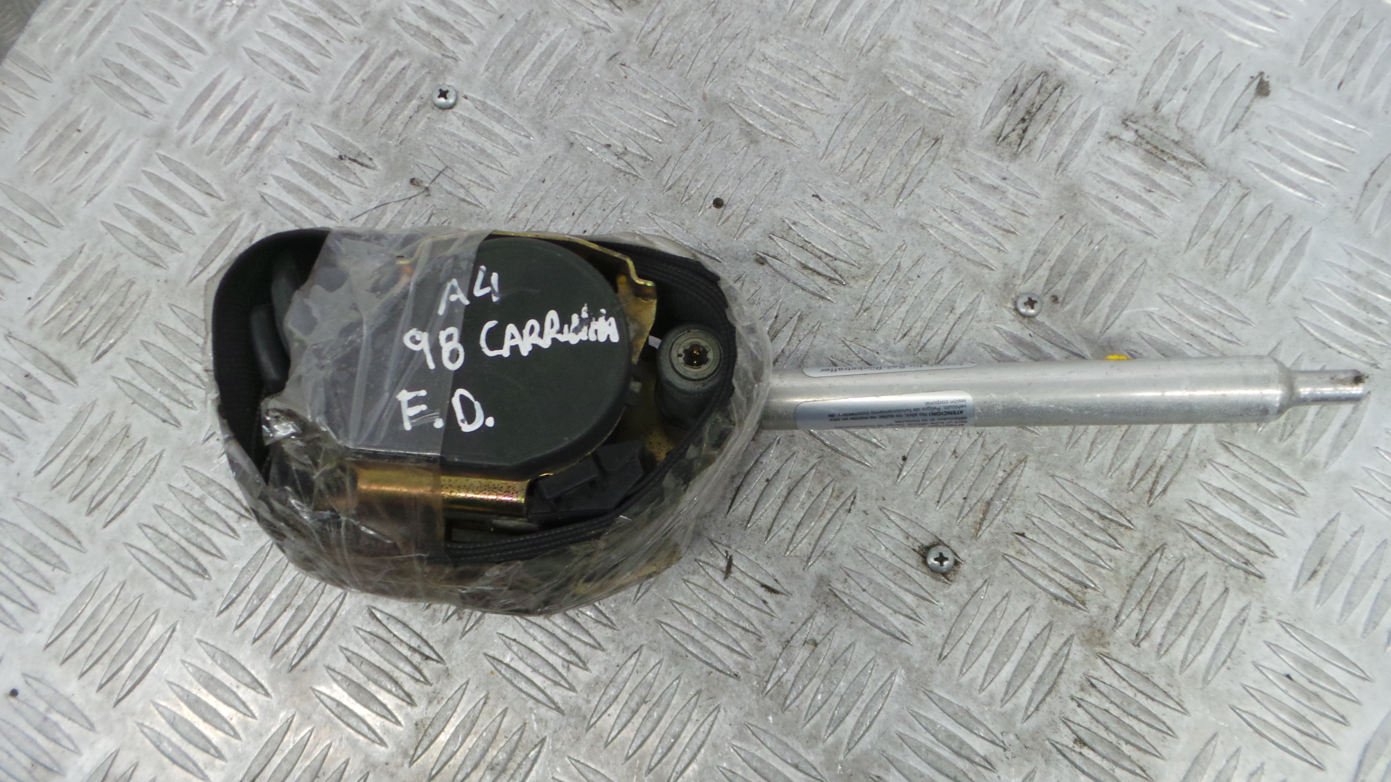 Cinto Frente Direito    - AUDI A4 B5 Avant (8D5)-38060469