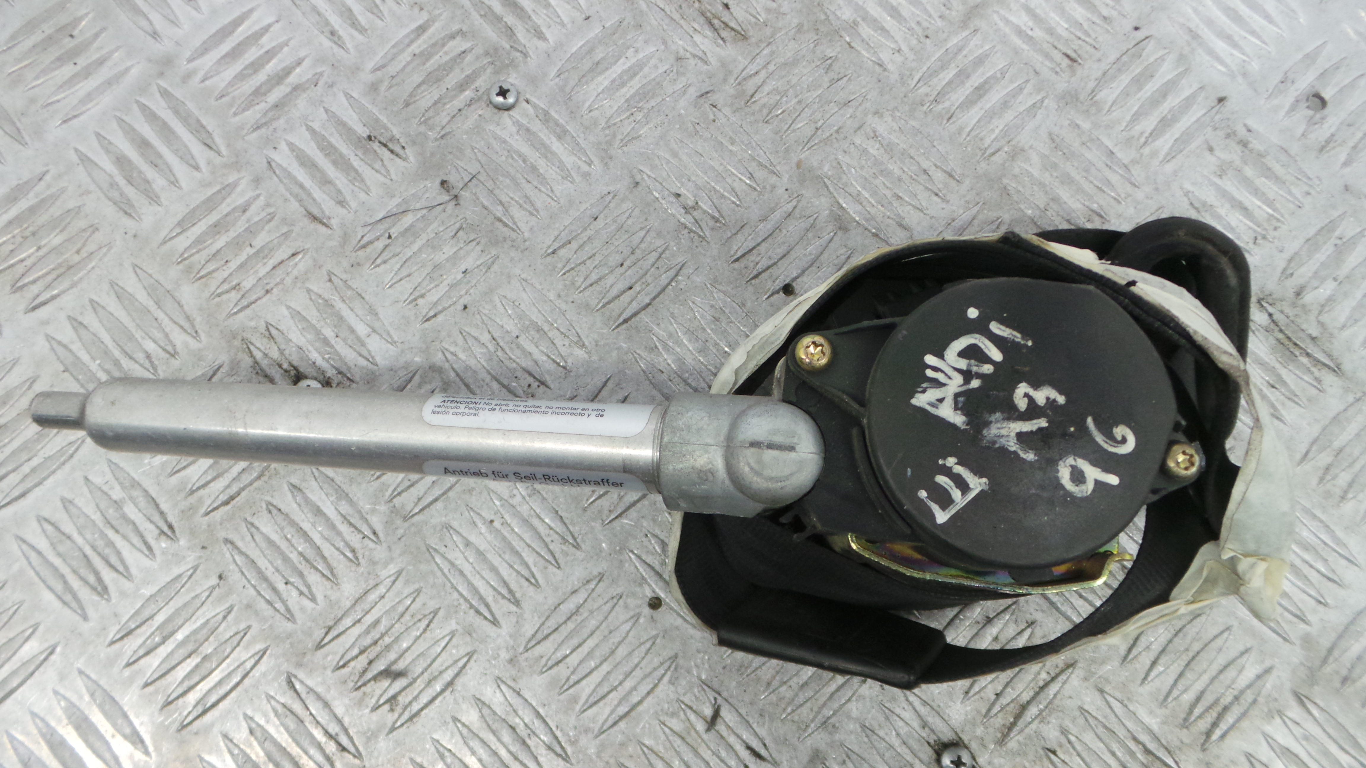 Cinto Frente Esq  0566040100 - AUDI A3 (8L1)-38060486