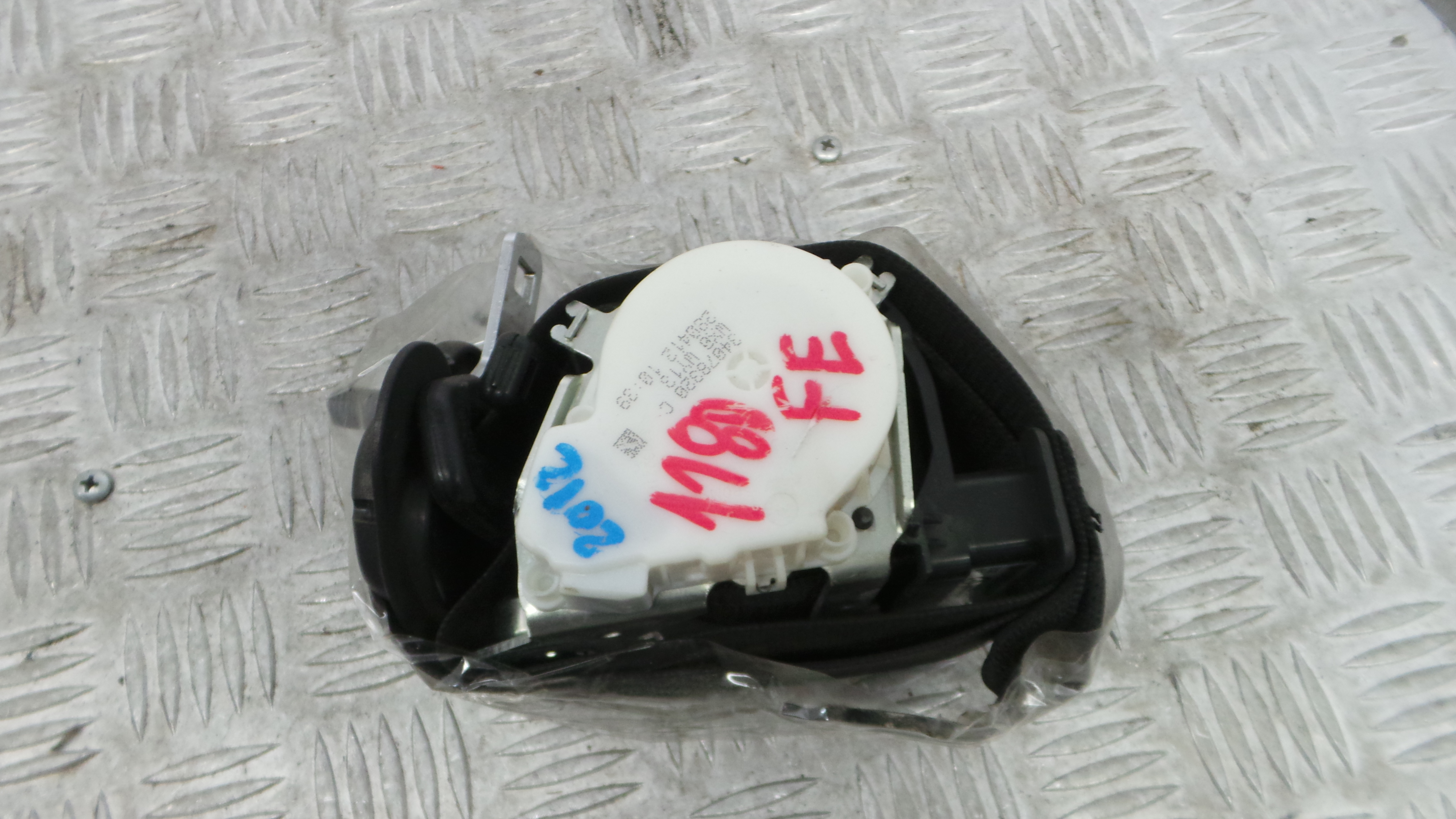 Cinto Frente Esq  34078320C - BMW 1 (F20), 1 Sports Hatch (F20)-38061193