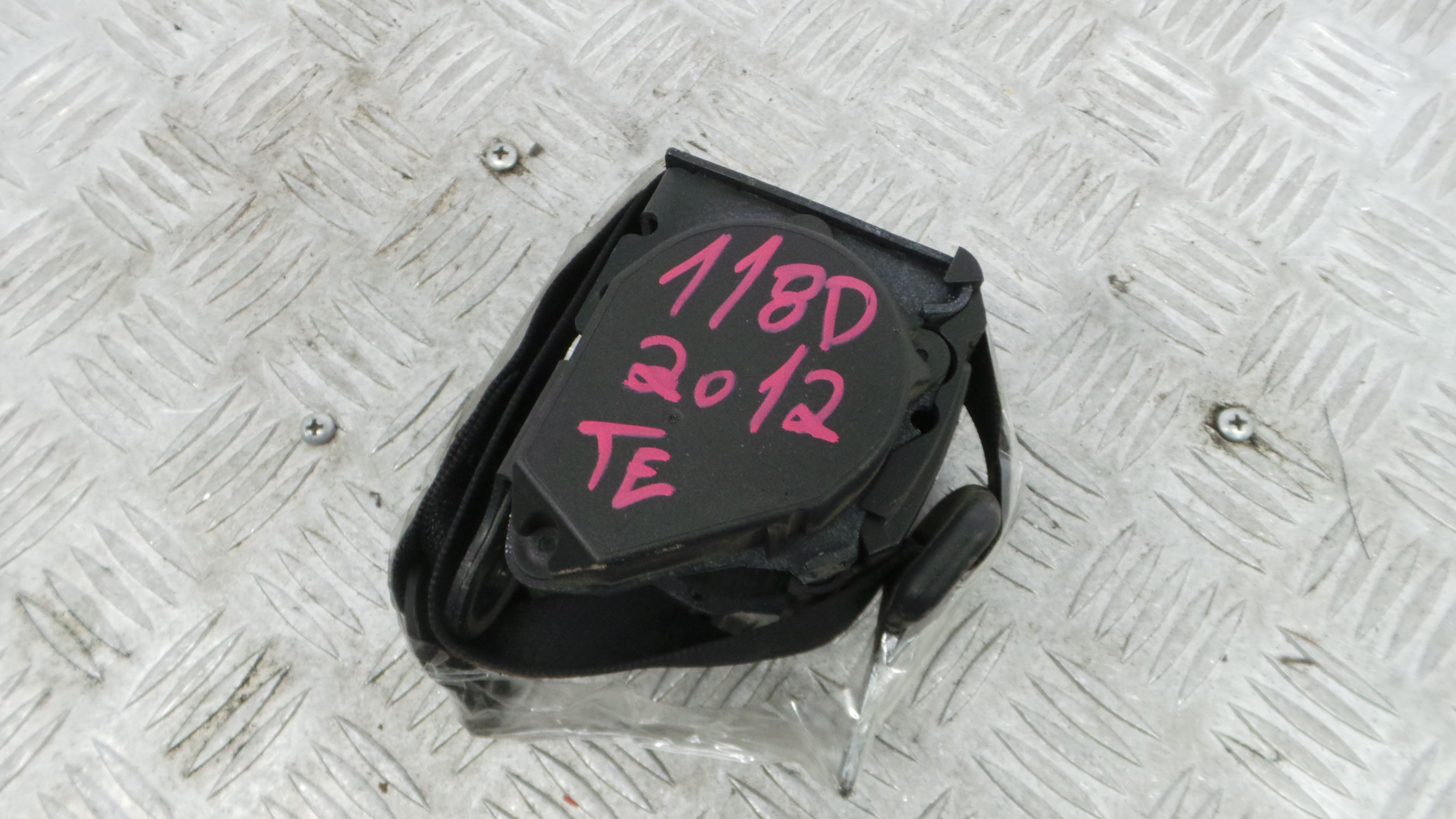 Cinto Trás Esq  - BMW 1 (F20), 1 Sports Hatch (F20)-38061211