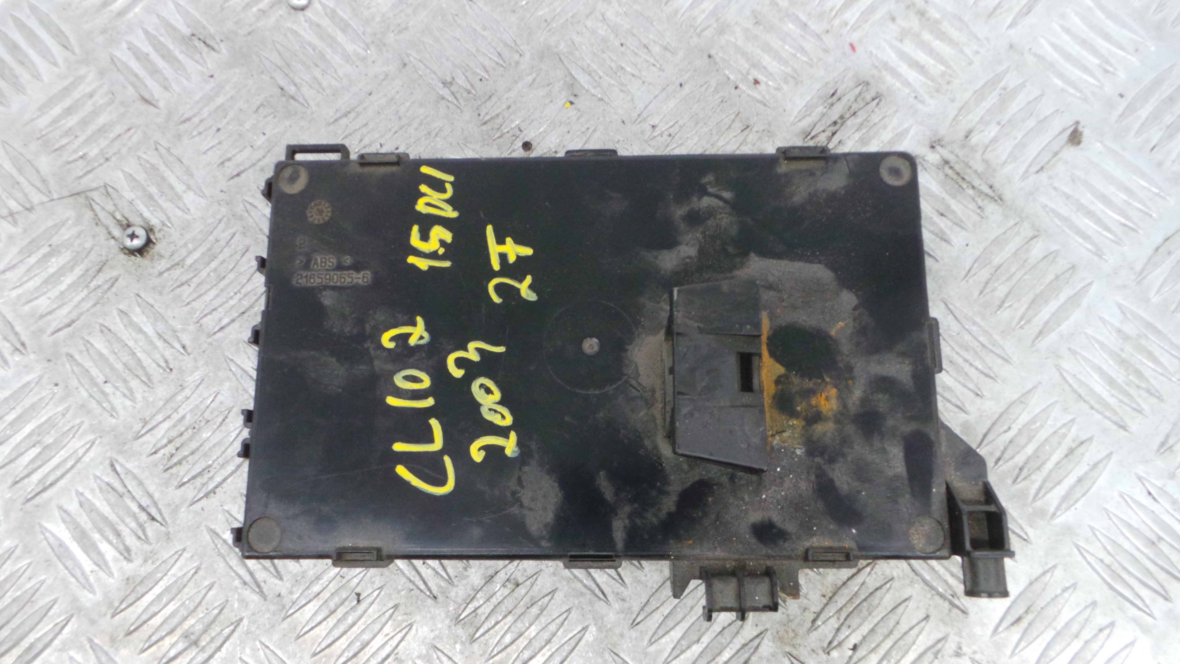 Caixa dos Fusíveis / BSI / UCH / SAM 8200207134B - RENAULT CLIO II (BB_, CB_), CLIO Mk II (BB_, CB_-38061928