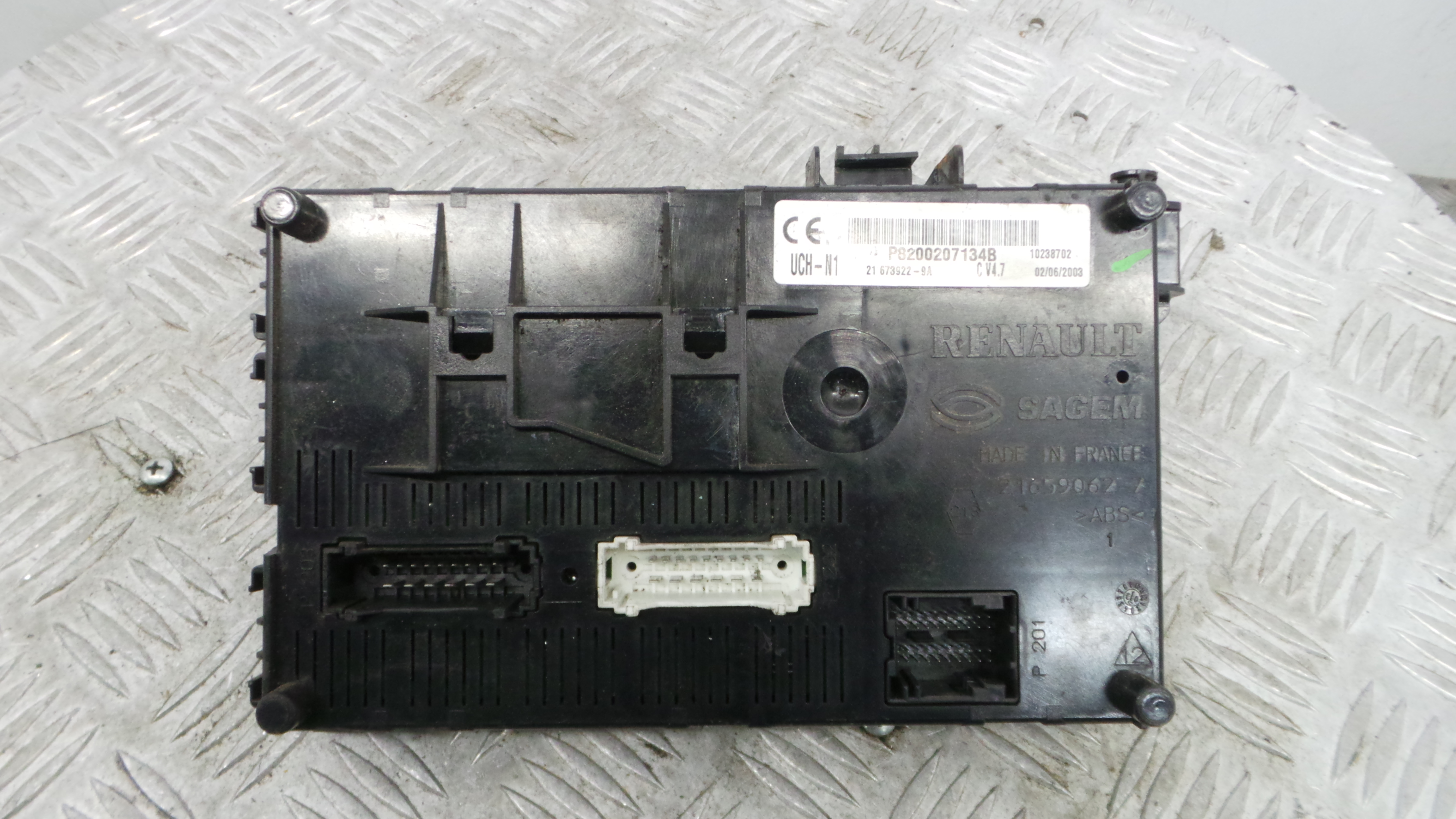 Caixa dos Fusíveis / BSI / UCH / SAM 8200207134B - RENAULT CLIO II (BB_, CB_), CLIO Mk II (BB_, CB_-38061928