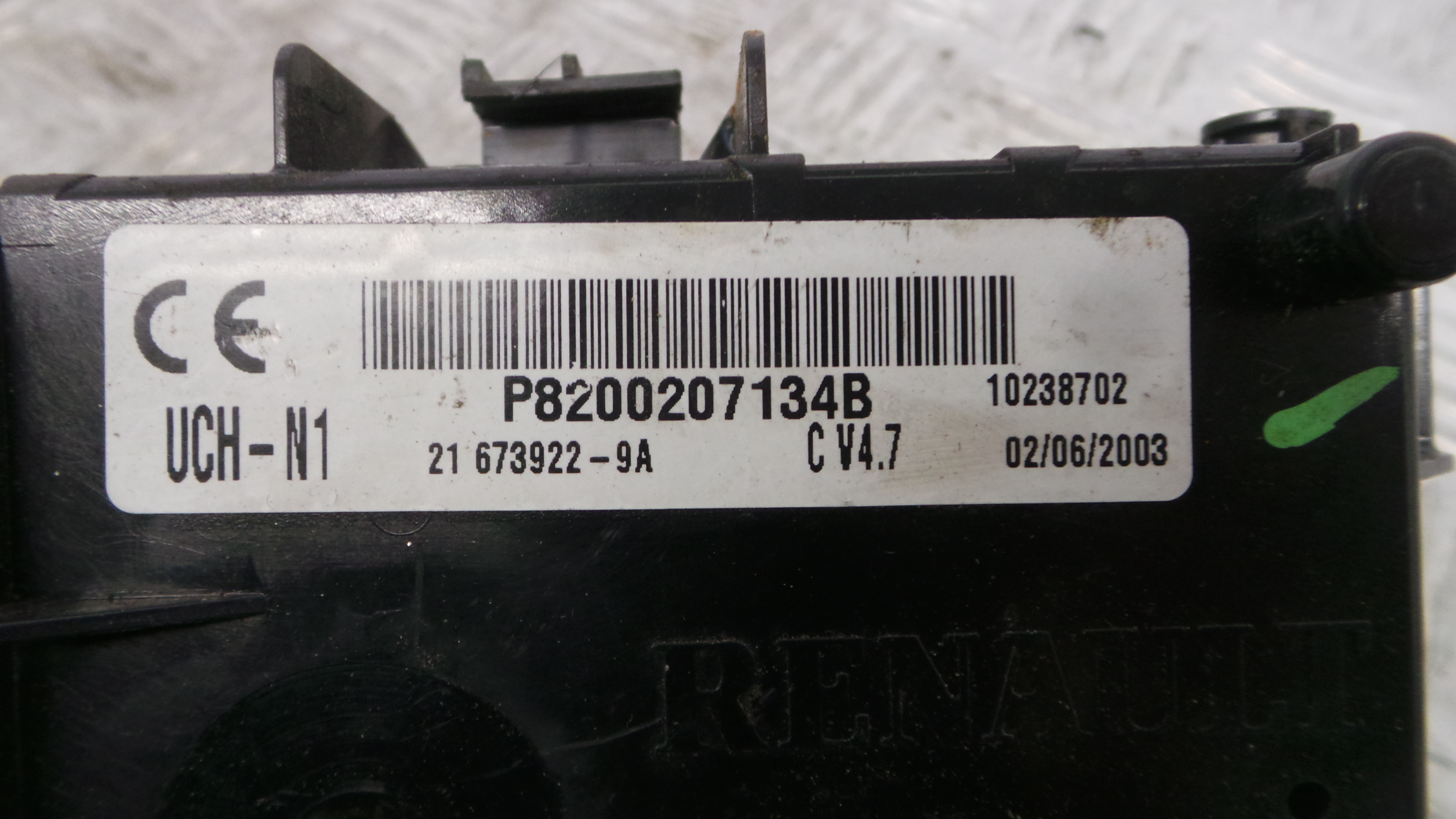 Caixa dos Fusíveis / BSI / UCH / SAM 8200207134B - RENAULT CLIO II (BB_, CB_), CLIO Mk II (BB_, CB_-38061928