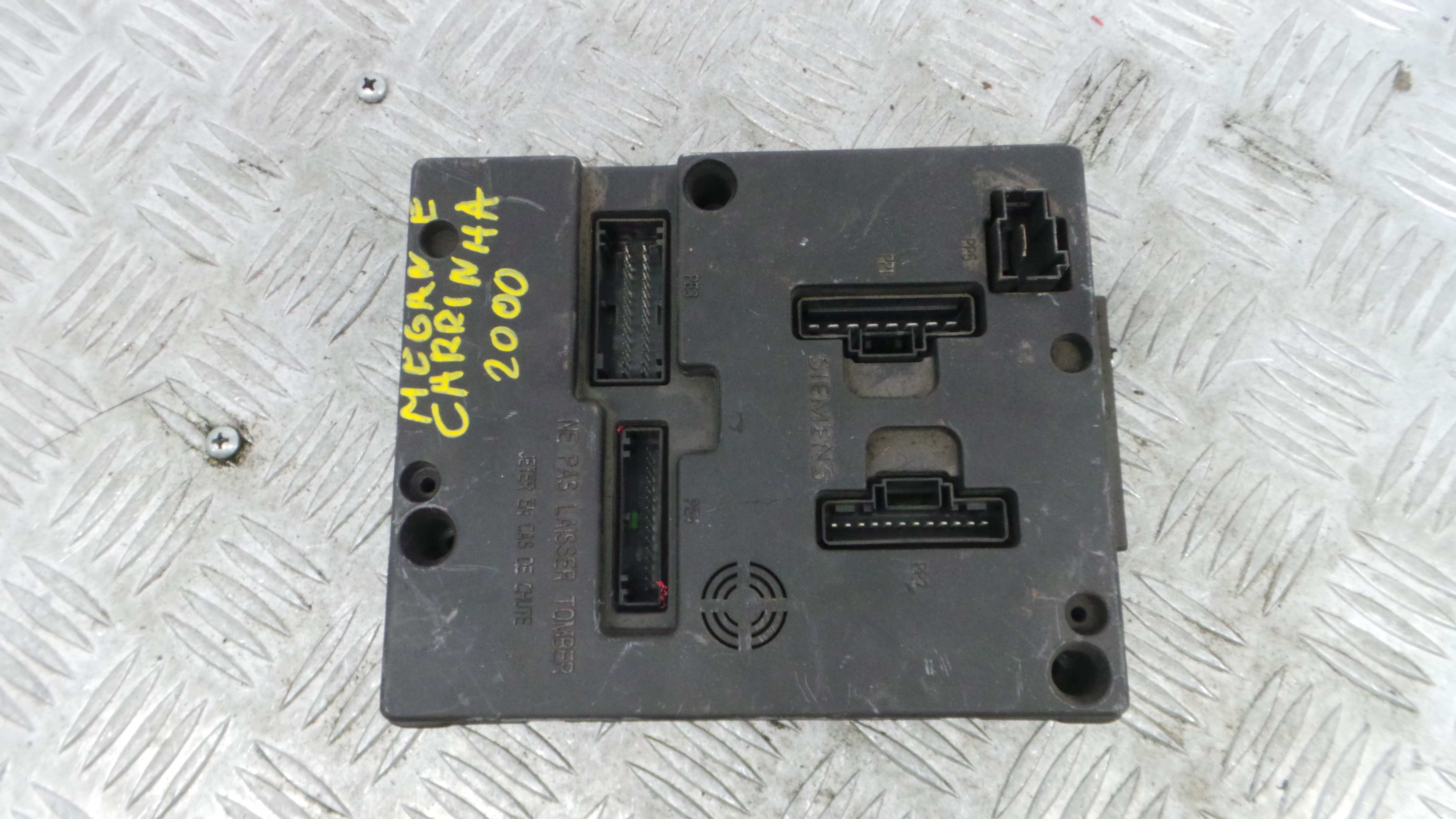 Caixa dos Fusíveis / BSI / UCH / SAM 8200029339A - RENAULT MEGANE I Break (KA0/1_), MEGANE I Grandt-38061931