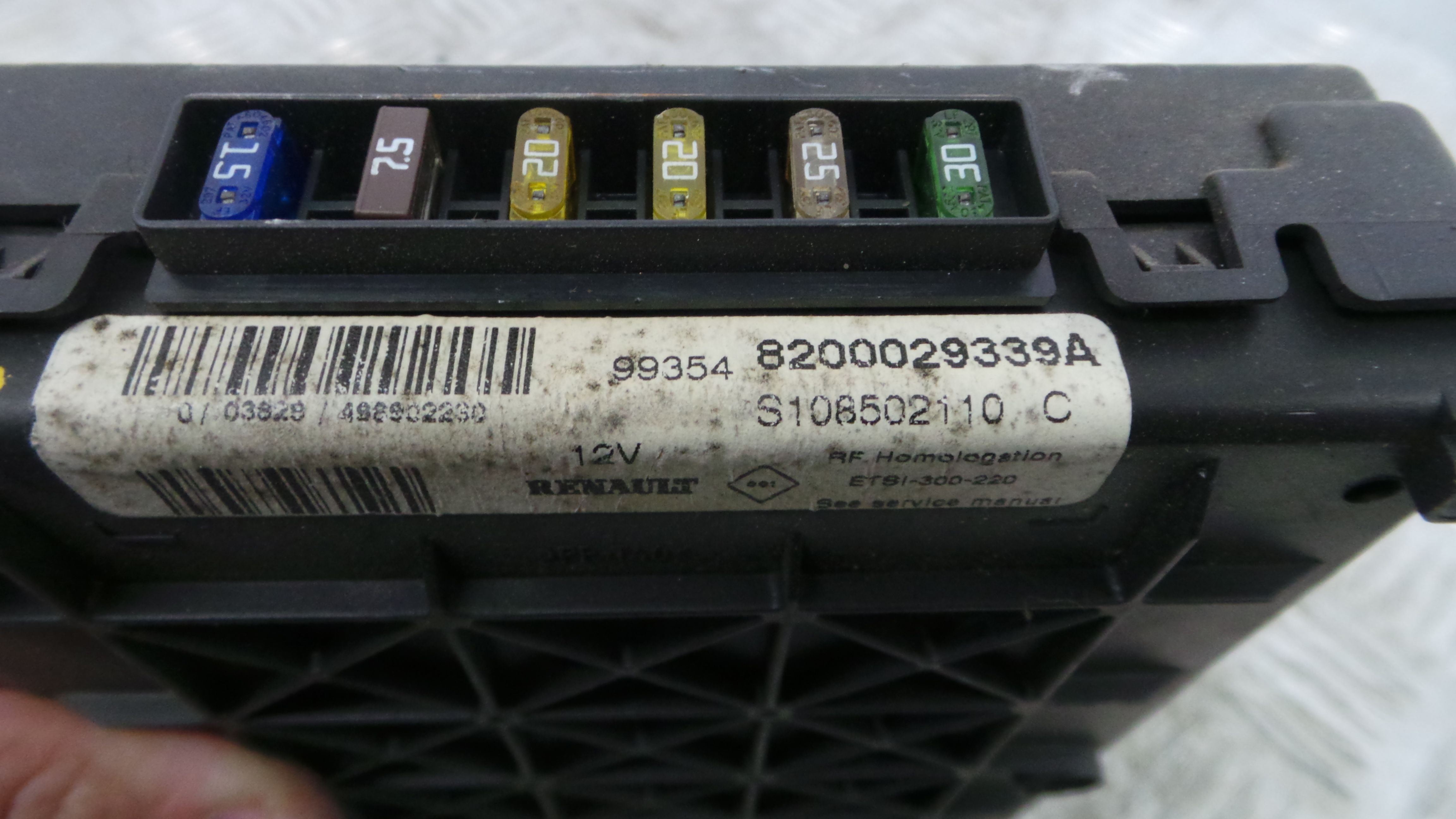 Caixa dos Fusíveis / BSI / UCH / SAM 8200029339A - RENAULT MEGANE I Break (KA0/1_), MEGANE I Grandt-38061931