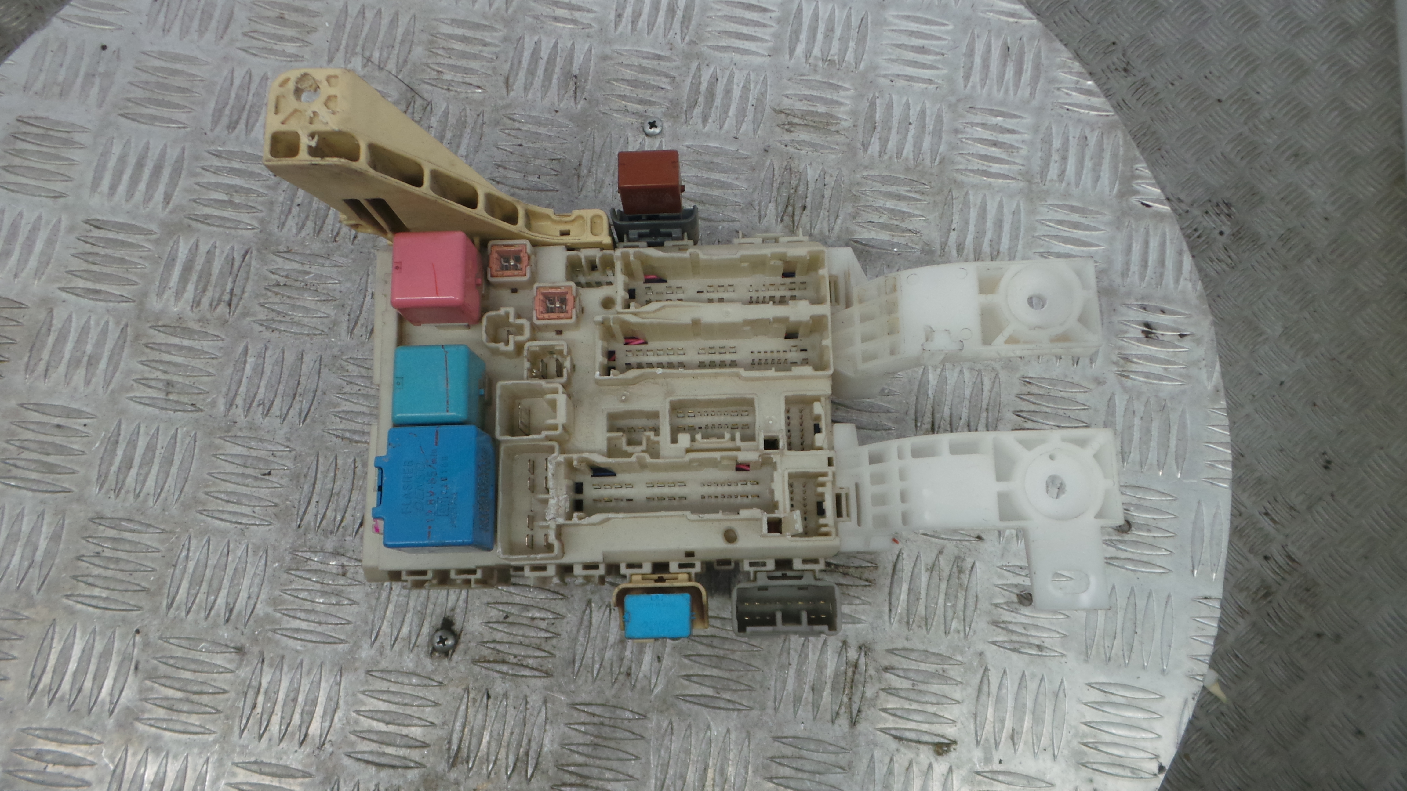 Caixa dos Fusíveis / BSI / UCH / SAM 82730-52700 - TOYOTA YARIS (_P9_), YARIS/VITZ (_P9_)-38061940