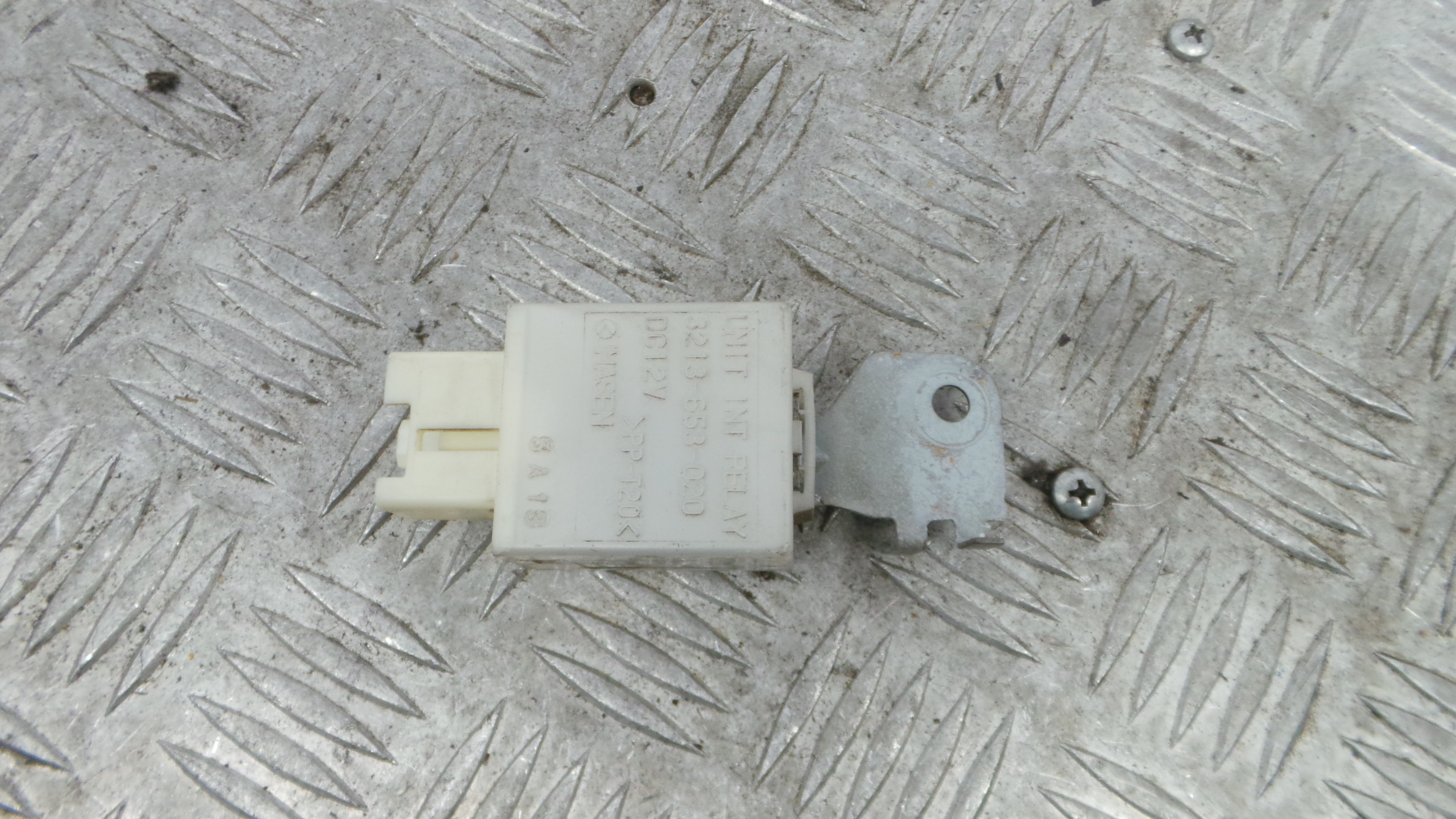 Relé 3213-653-020 - MAZDA 6 Station Wagon (GY)-38061987