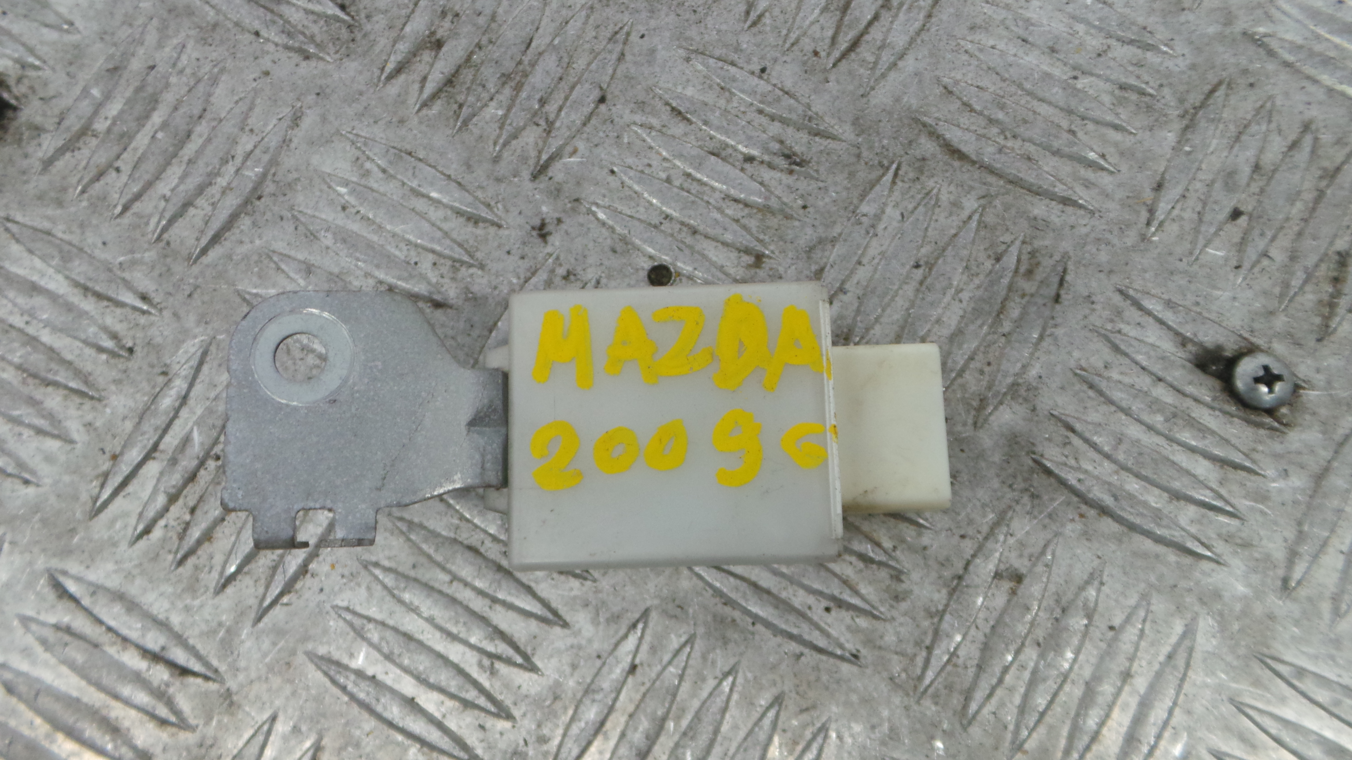 Relé 3213-653-020 - MAZDA 6 Station Wagon (GY)-38061987