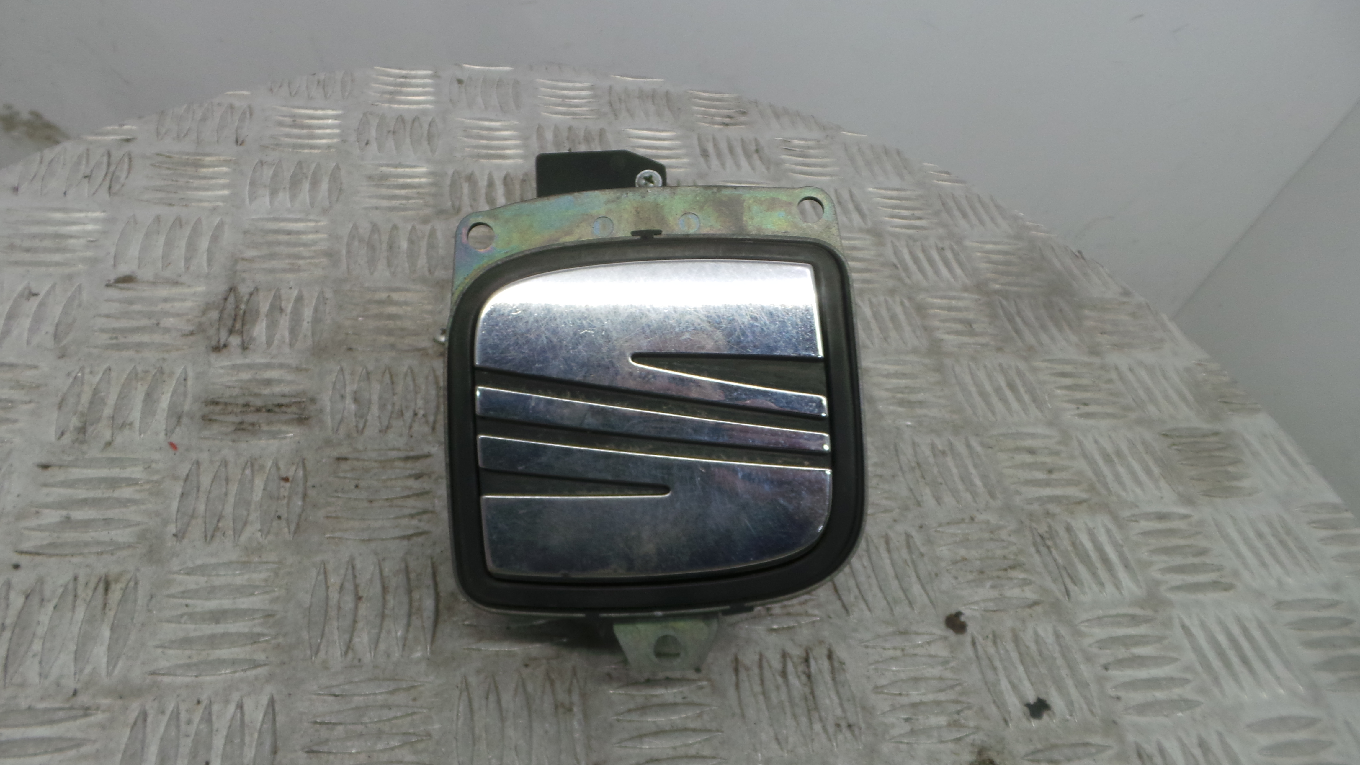 Puxador Exterior da Tampa da Mala 6L6827573B - SEAT IBIZA III (6L1), IBIZA Mk III (6L1)-38062514 Puxador Exterior da Tampa da Mala 6L6827573B - SEAT IBIZA III (6L1), IBIZA Mk III (6L1)-38062514