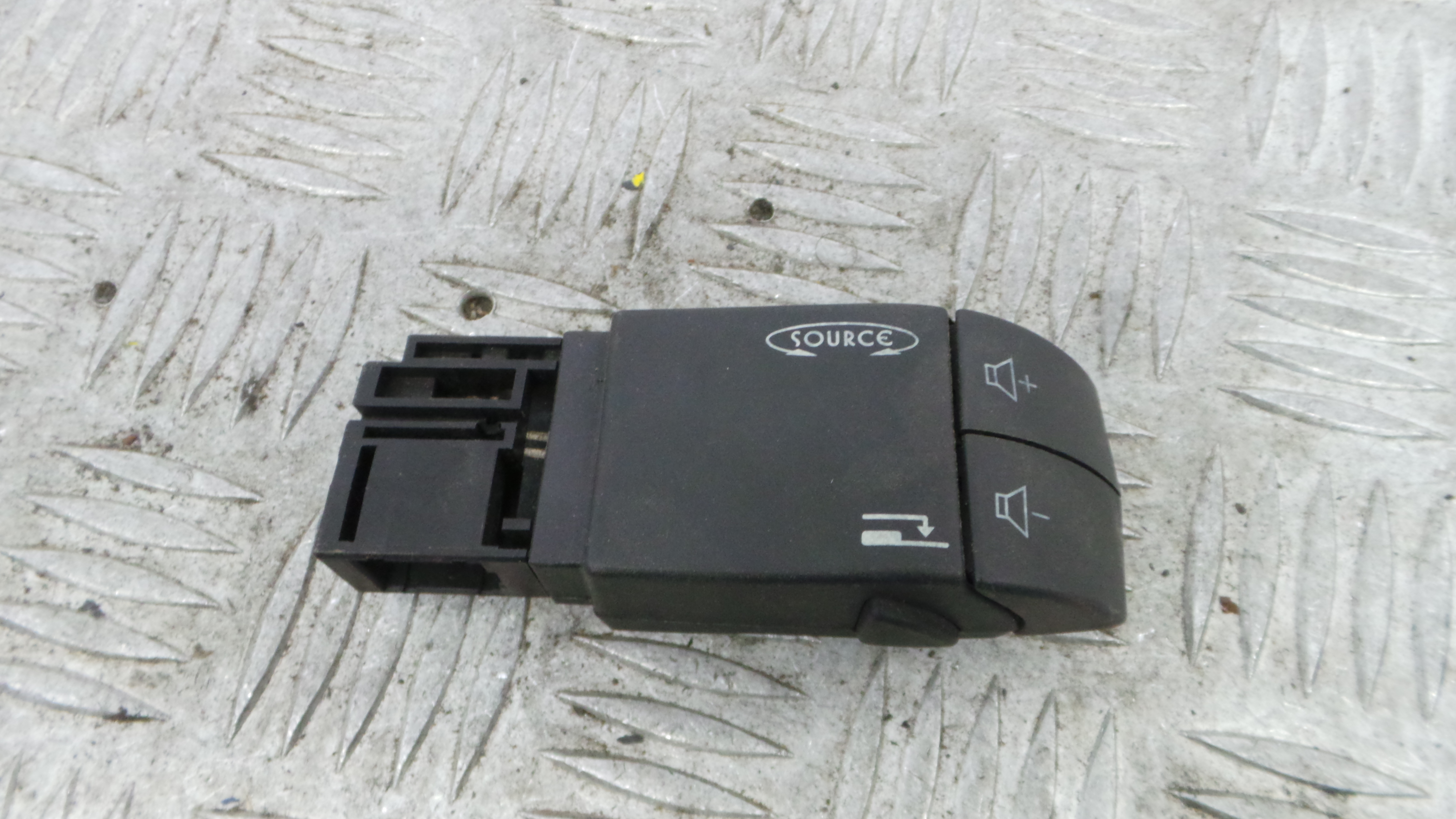 Comando do Rádio 7701049643 - RENAULT LAGUNA II (BG0/1_)-38062688 Comando do Rádio 7701049643 - RENAULT LAGUNA II (BG0/1_)-38062688