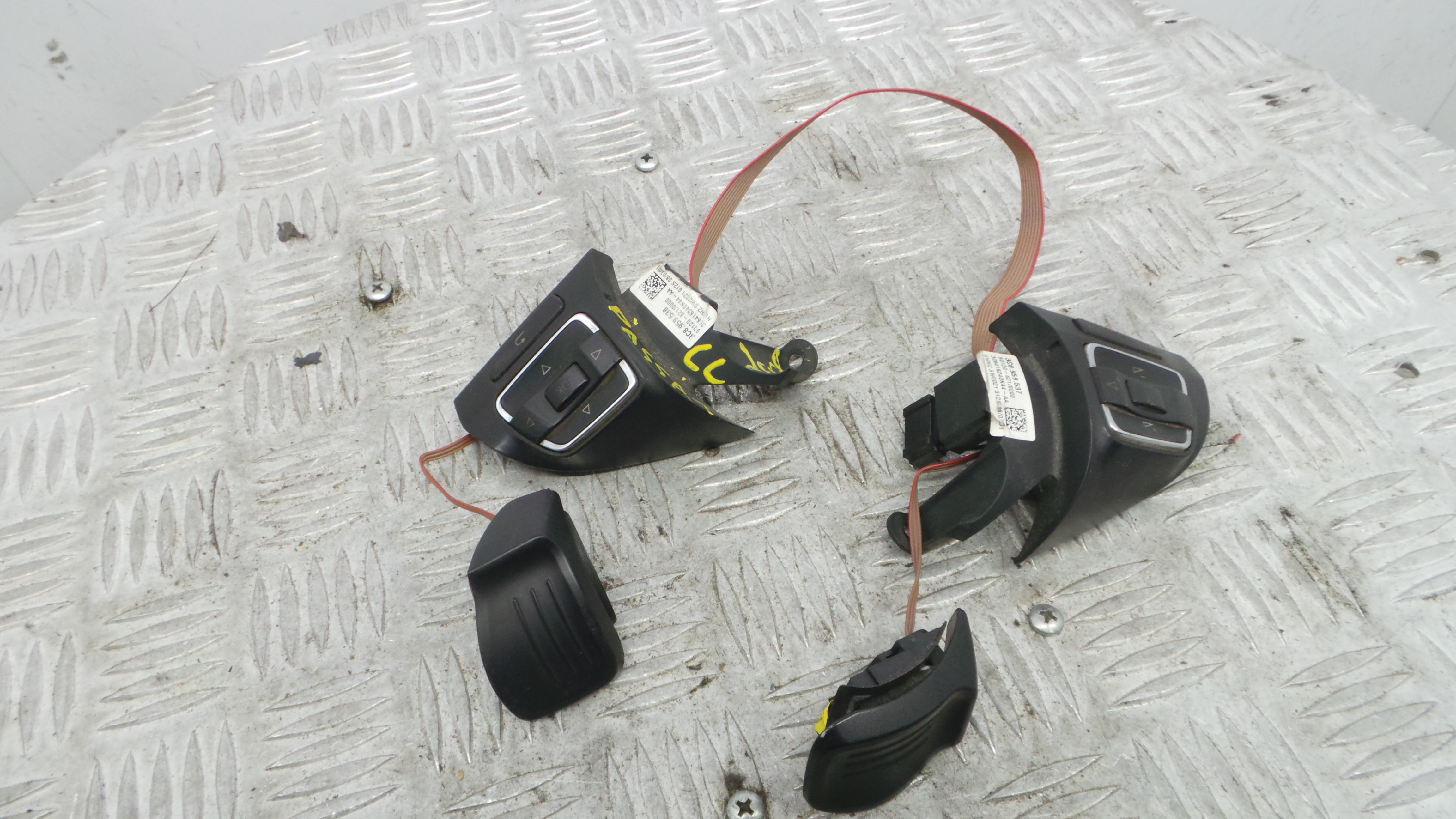 Manípulos do volante 3C8959537 - VW PASSAT CC B6 (357)-38063032