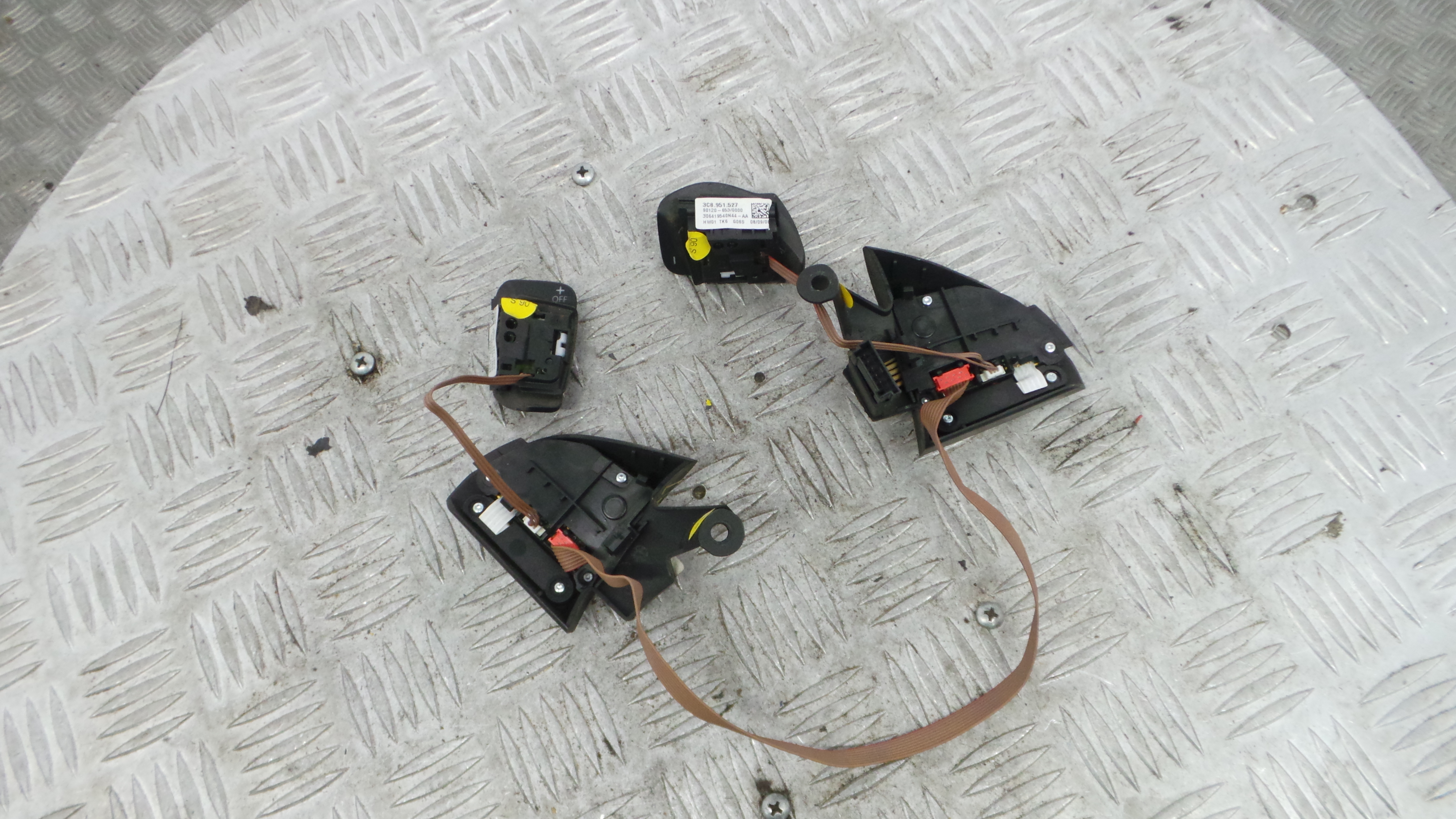 Manípulos do volante 3C8959537 - VW PASSAT CC B6 (357)-38063032