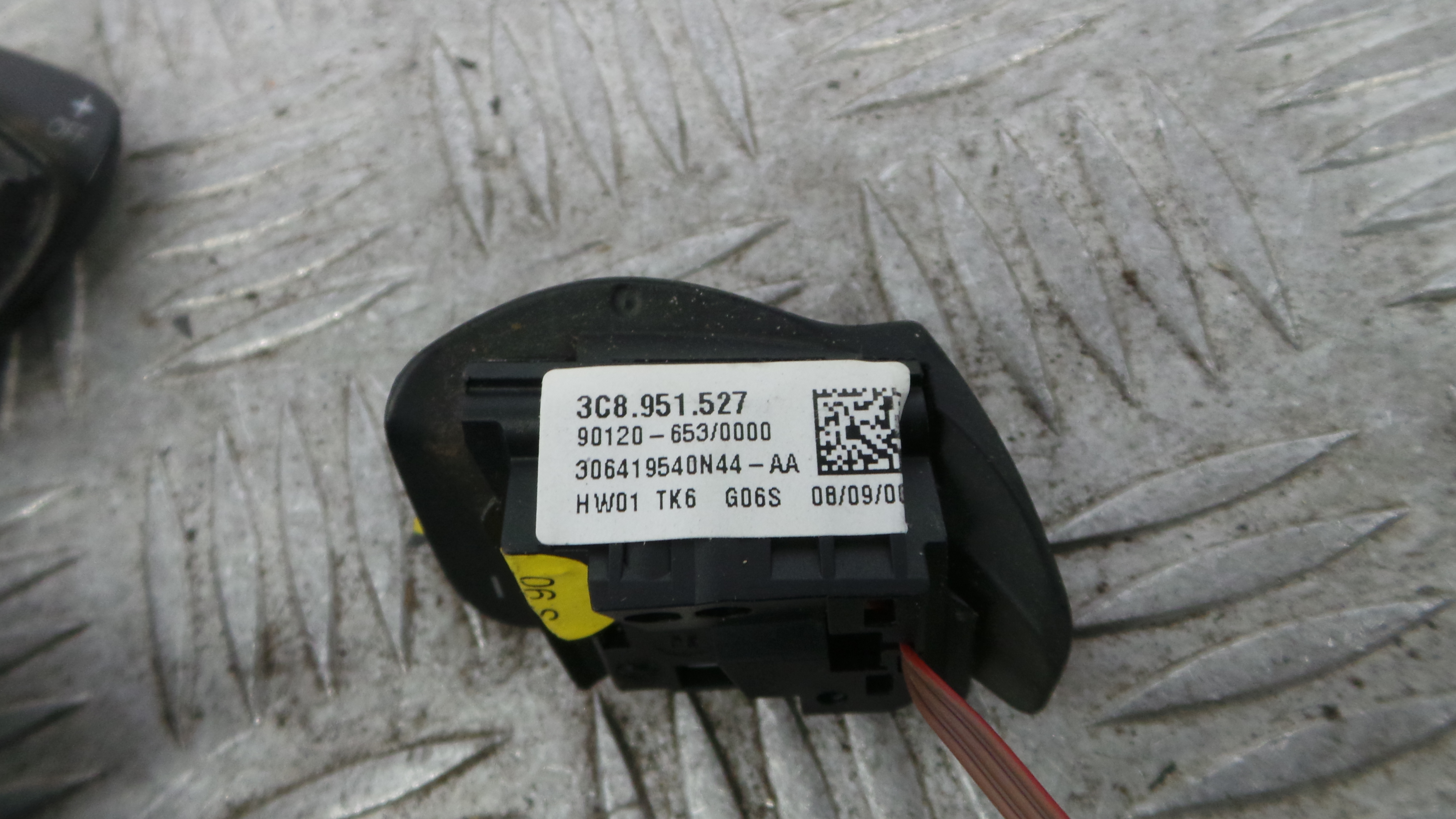 Manípulos do volante 3C8959537 - VW PASSAT CC B6 (357)-38063032