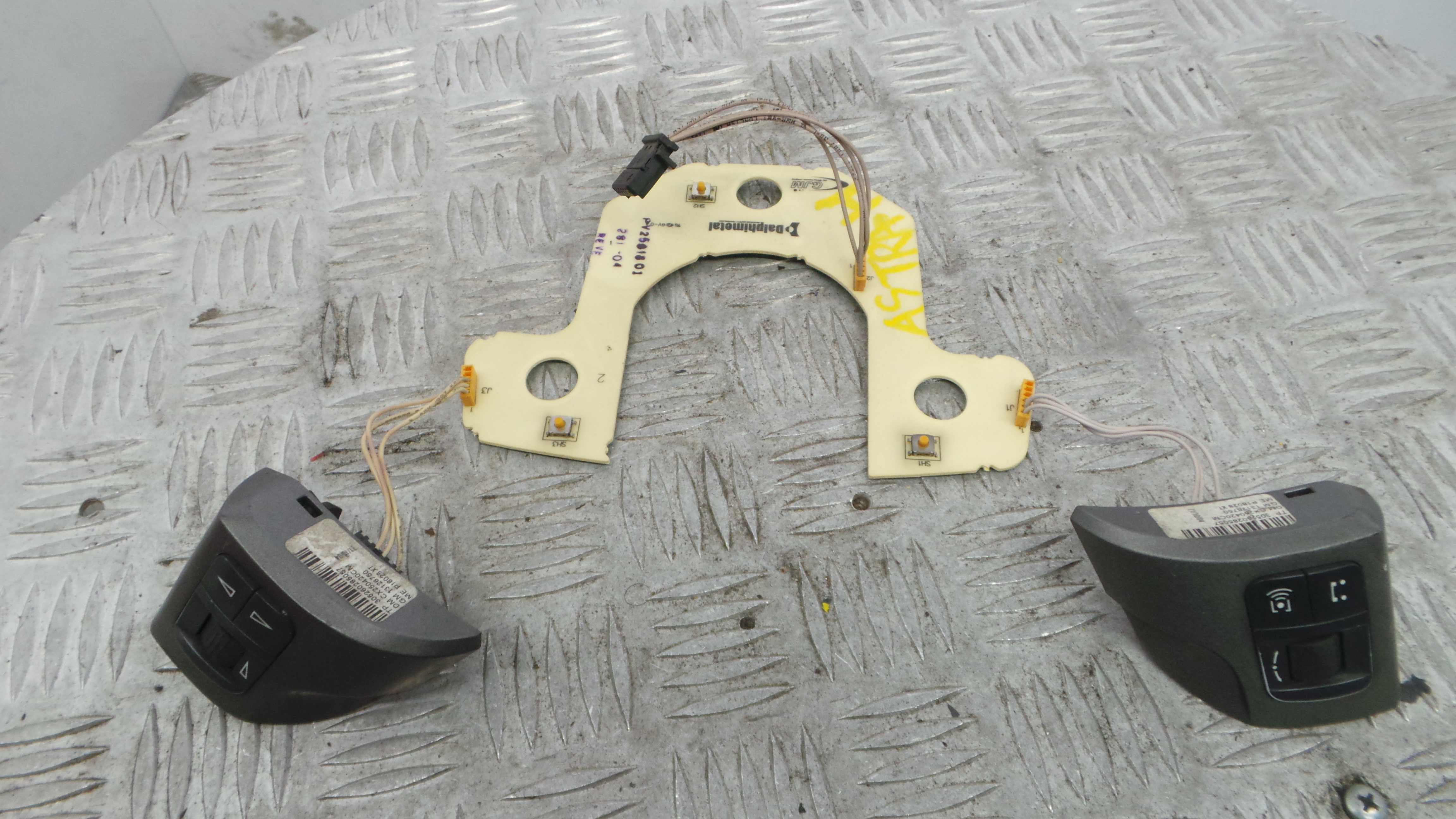 Manípulos do volante 13126750 - OPEL ASTRA H (A04)-38063042