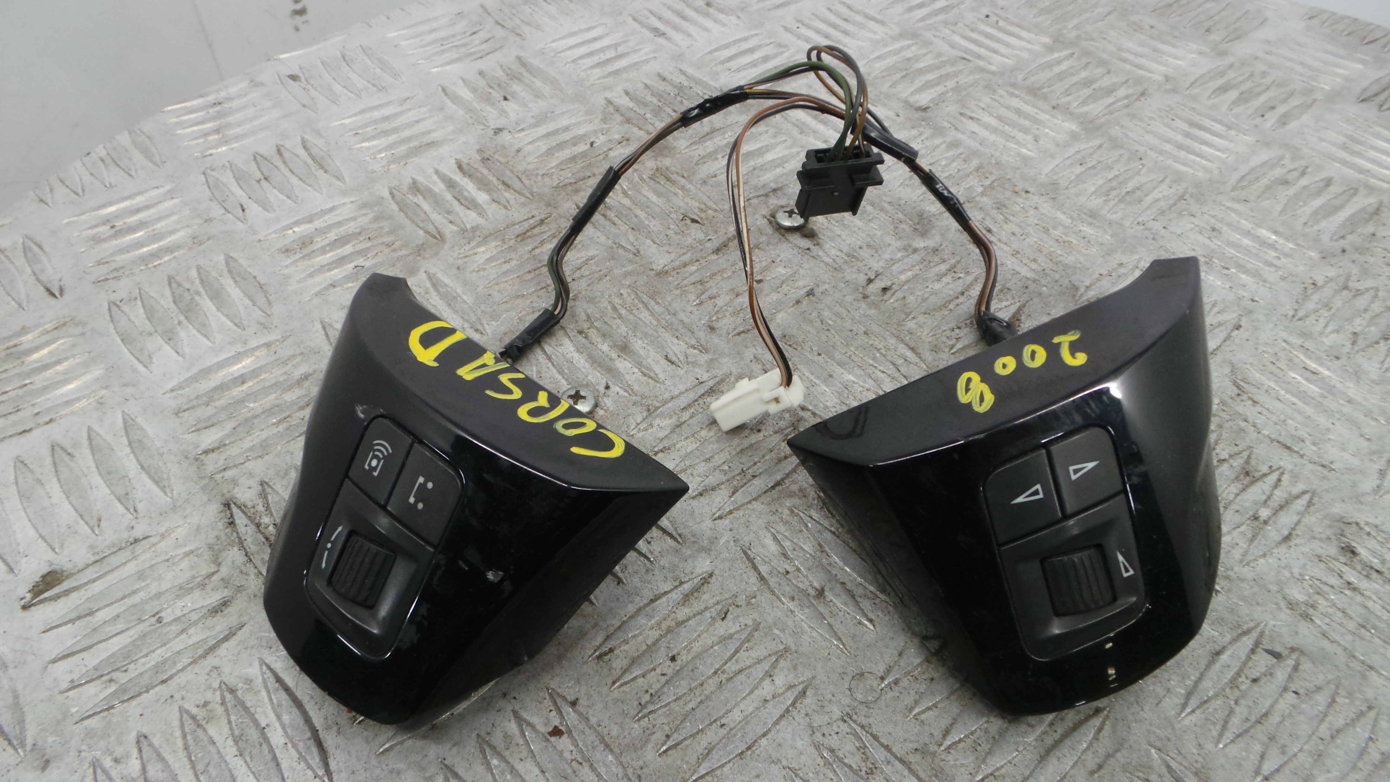 Manípulos do volante 13222331 - OPEL CORSA D (S07)-38063052