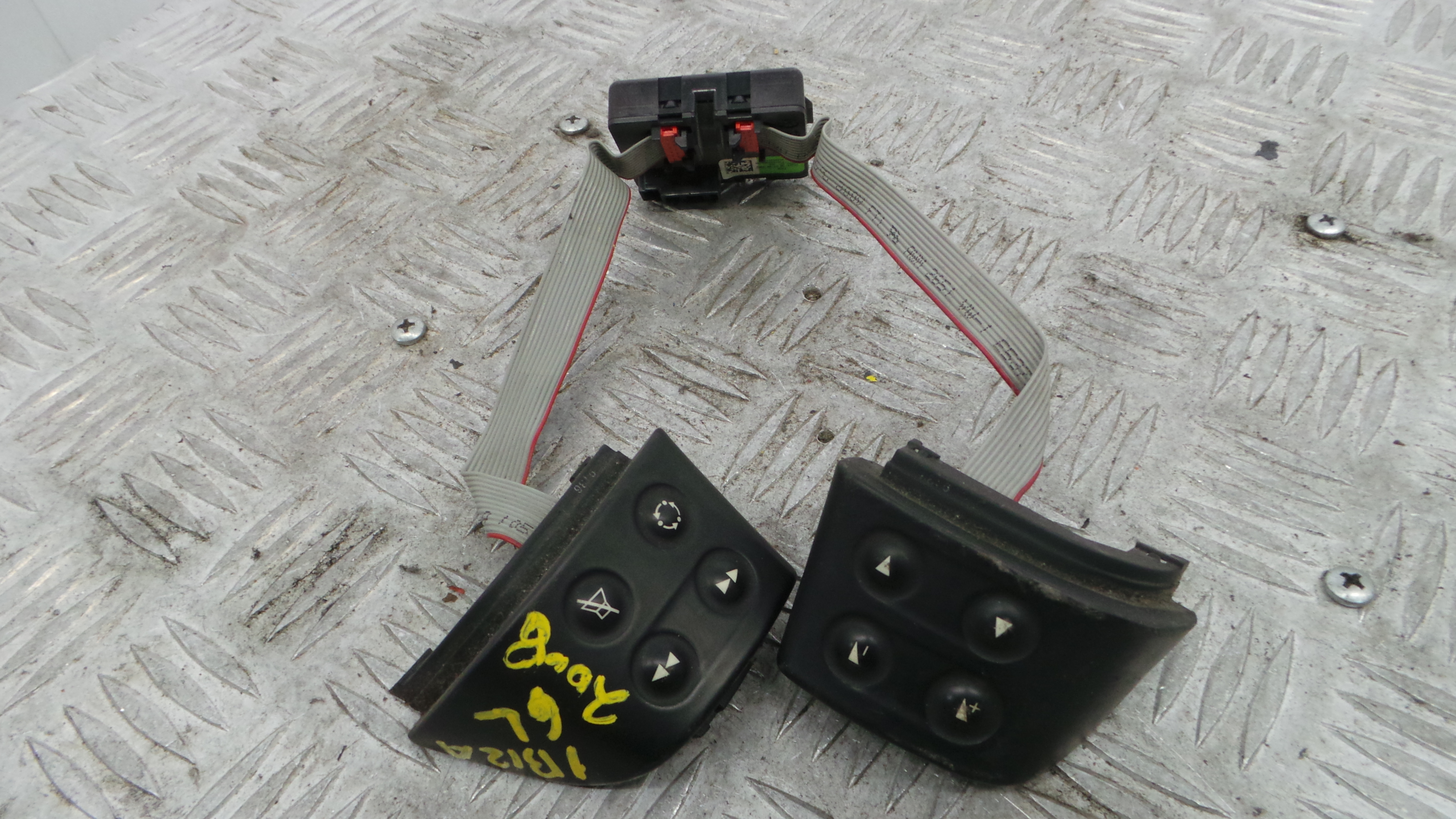 Manípulos do volante 6L0959542 - SEAT IBIZA III (6L1), IBIZA Mk III (6L1)-38063062 Manípulos do volante 6L0959542 - SEAT IBIZA III (6L1), IBIZA Mk III (6L1)-38063062