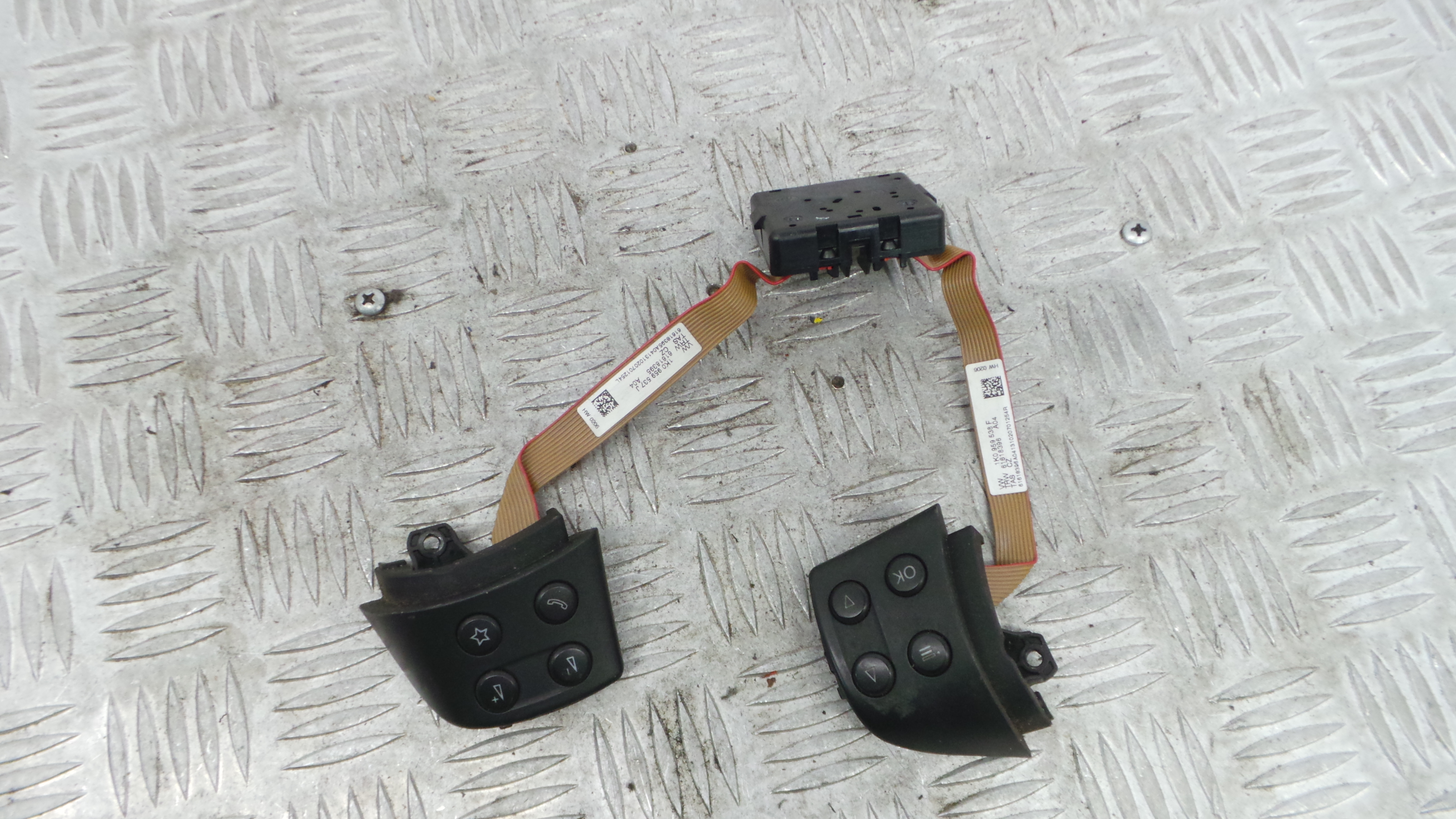 Manípulos do volante 1P0959542 - VW GOLF V (1K1)-38063069 Manípulos do volante 1P0959542 - VW GOLF V (1K1)-38063069