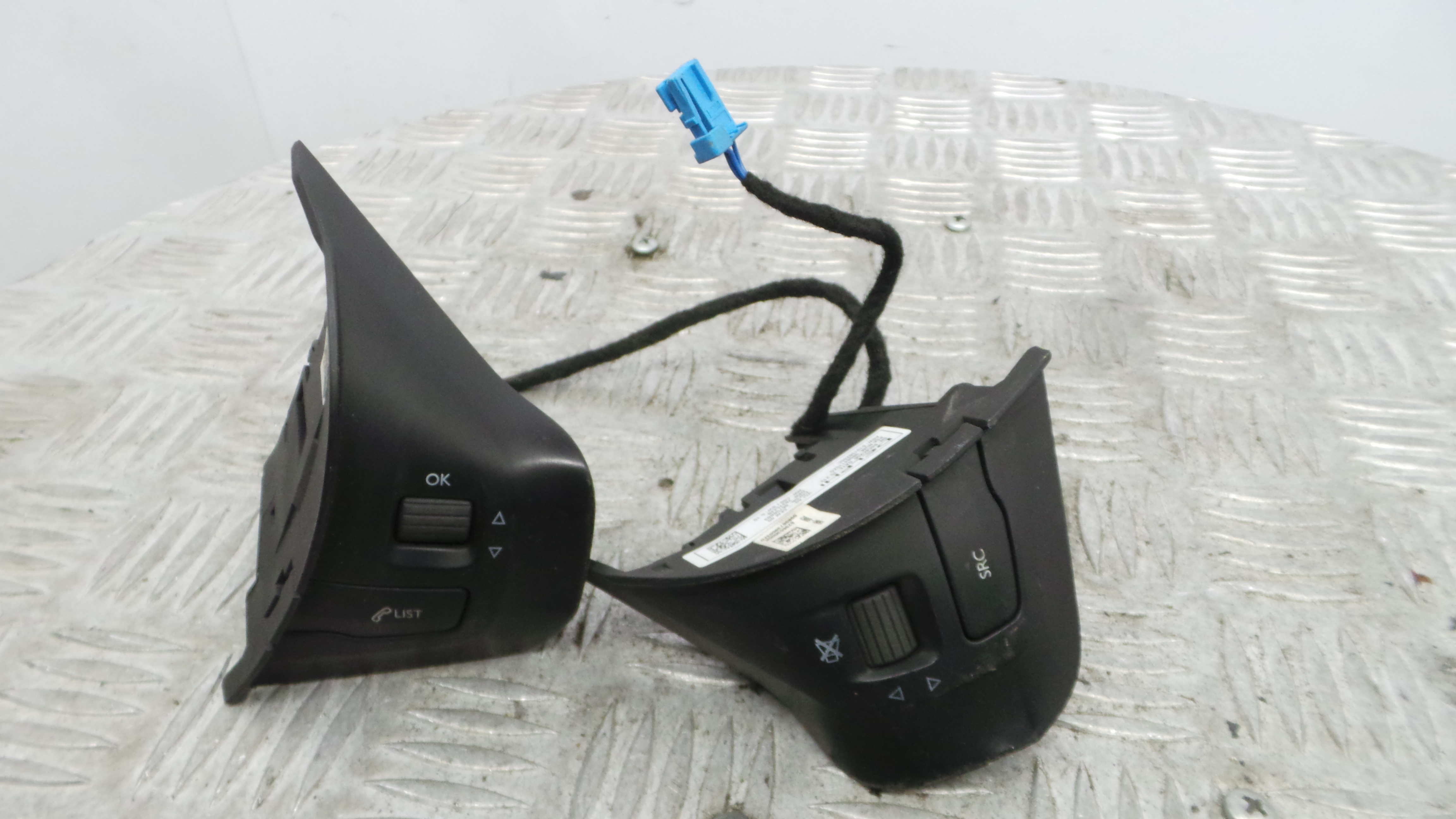 Manípulos do volante 98084115ZD - PEUGEOT 208 I (CA_, CC_)-38063074 Manípulos do volante 98084115ZD - PEUGEOT 208 I (CA_, CC_)-38063074