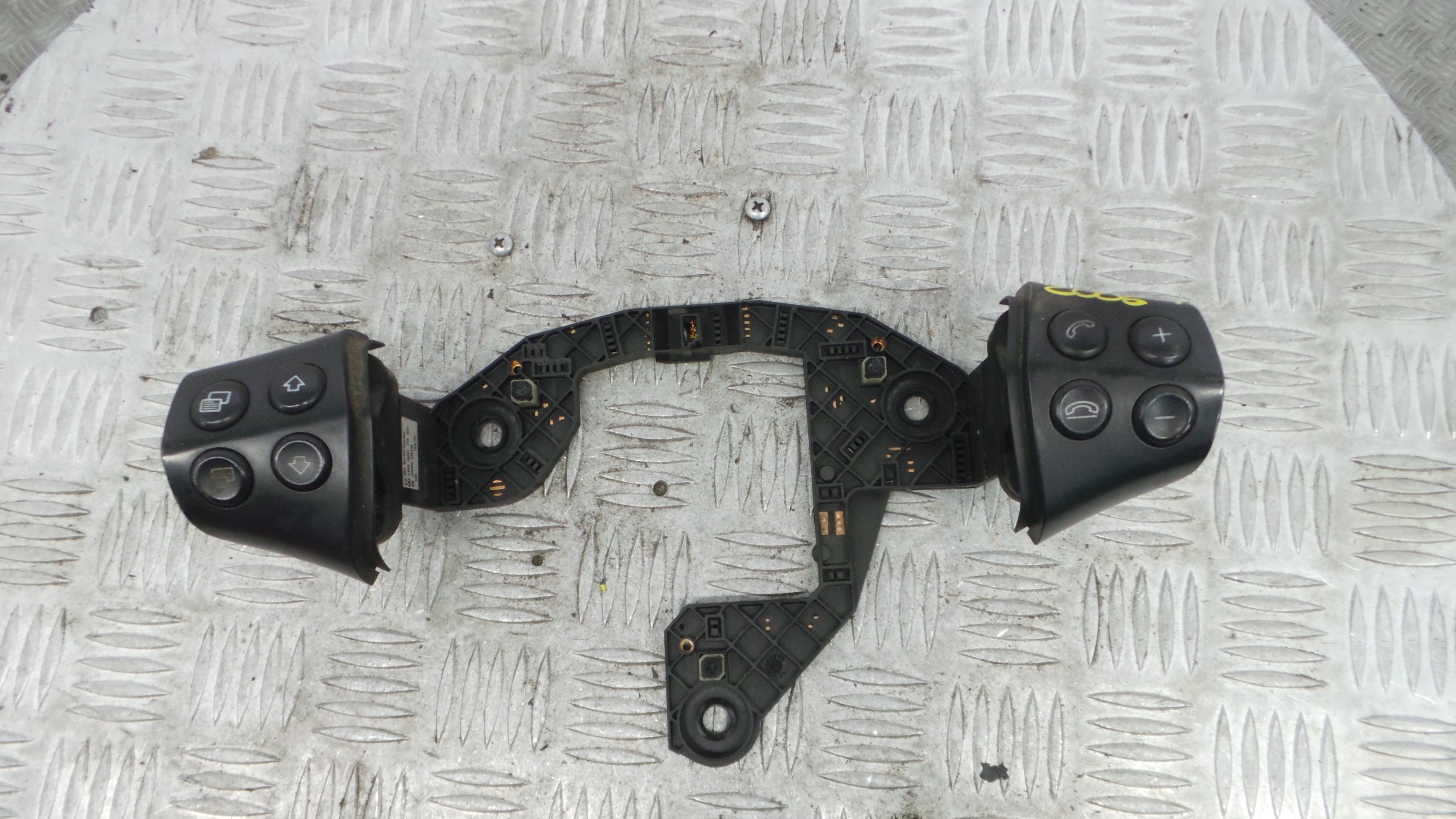 Manípulos do volante 1698207310 - MERCEDES-BENZ A-CLASS (W169)-38063077 Manípulos do volante 1698207310 - MERCEDES-BENZ A-CLASS (W169)-38063077