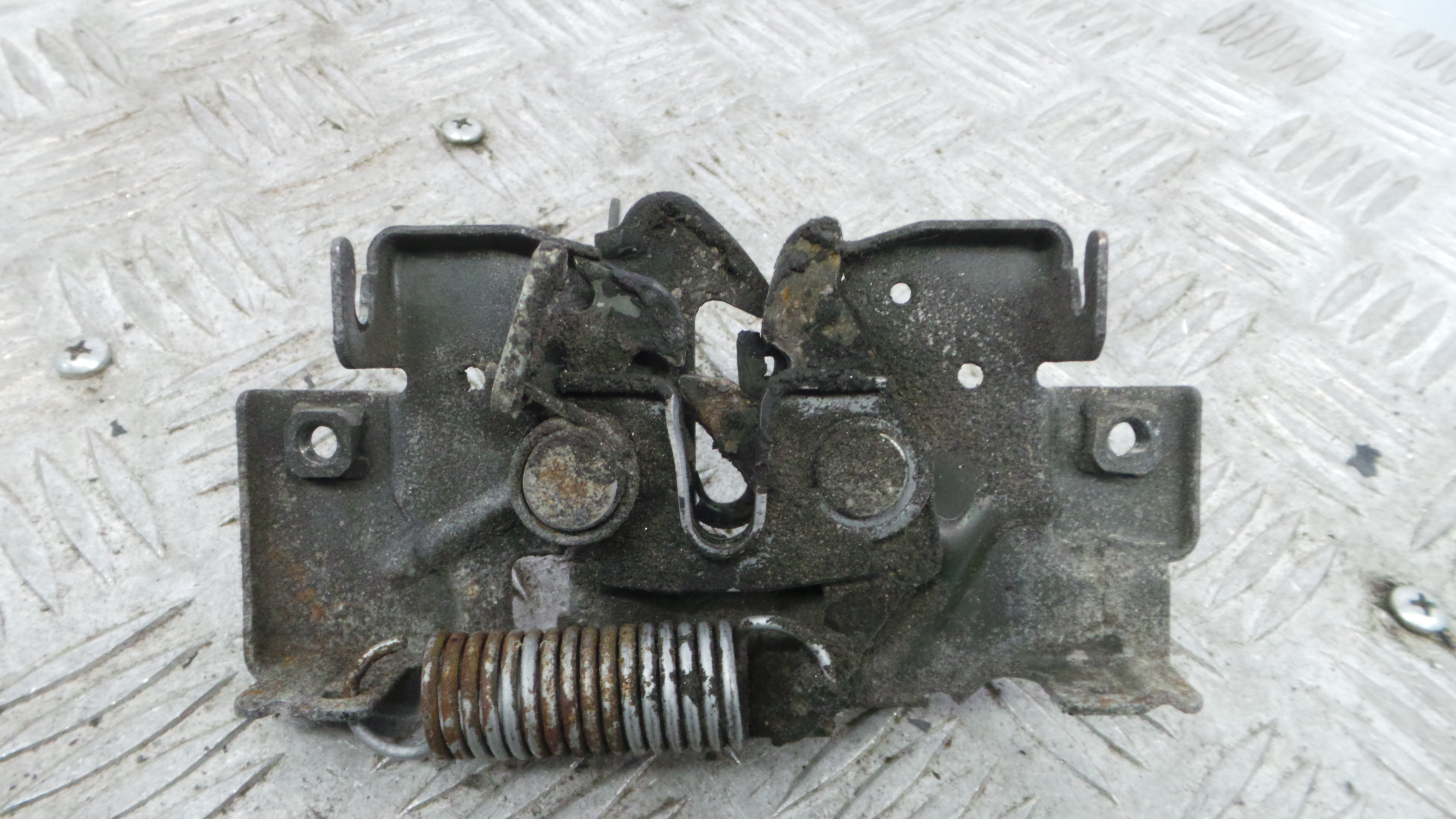 Fecho do Capot GJ6A56620E - MAZDA 6 Station Wagon (GY)-38063825