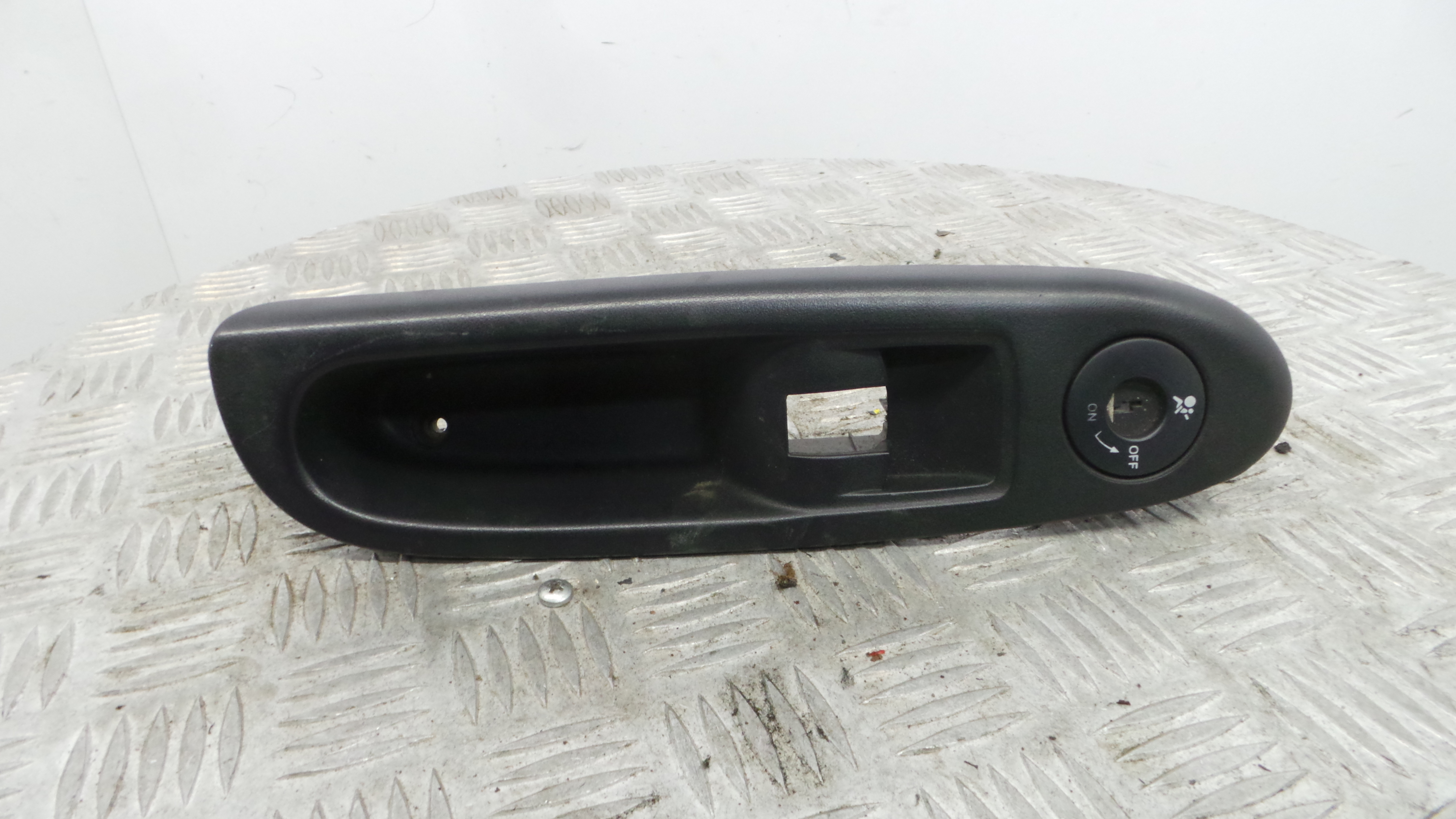 Interruptor / Comando Elevador Vidro Frente Dto  8200084005 - RENAULT CLIO II (BB_, CB_), CLIO Mk II-38063831