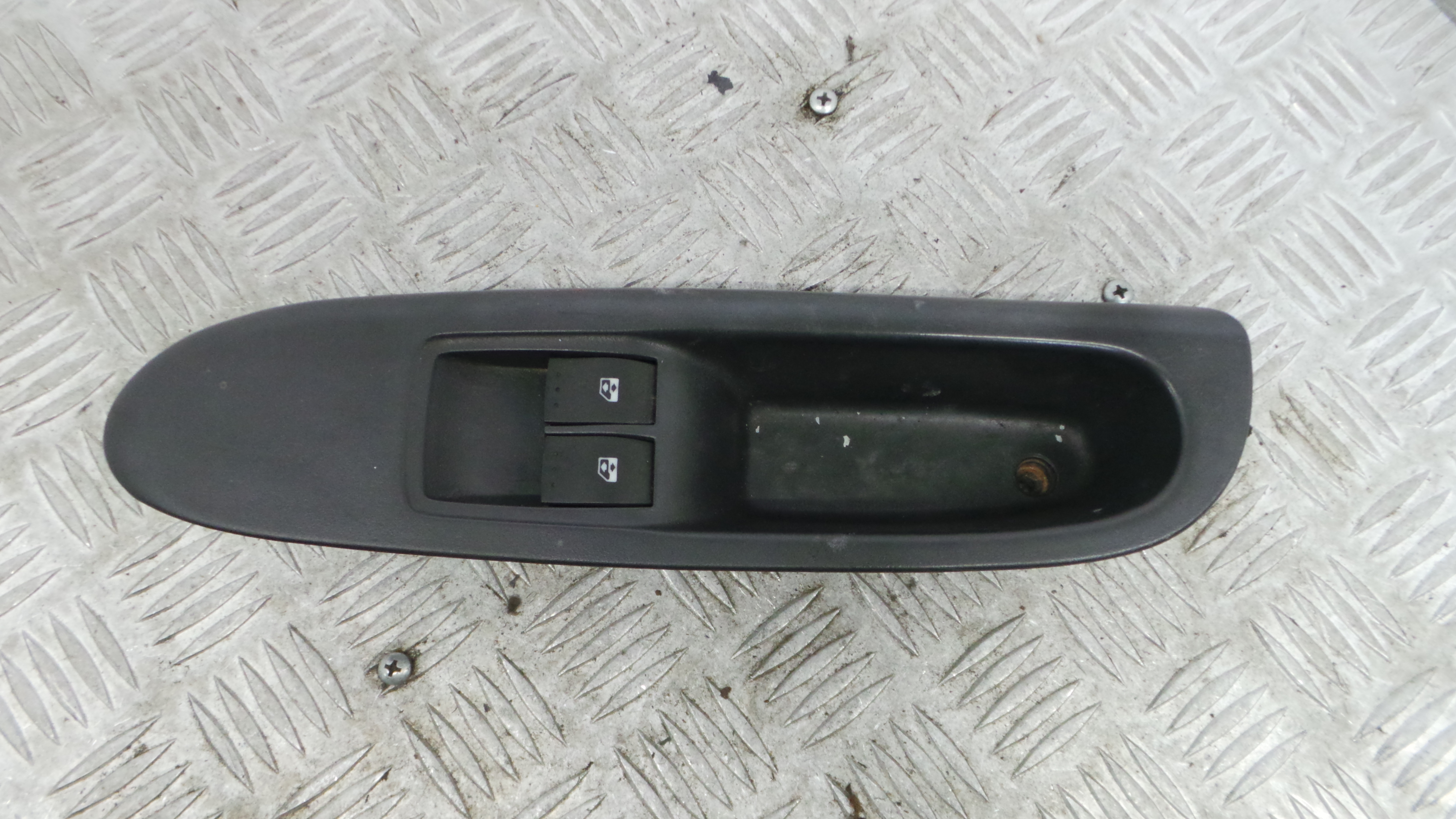 Interruptor / Comando Elevador Vidro Frente Esq  8200084003 - RENAULT CLIO II (BB_, CB_), CLIO Mk II-38063834