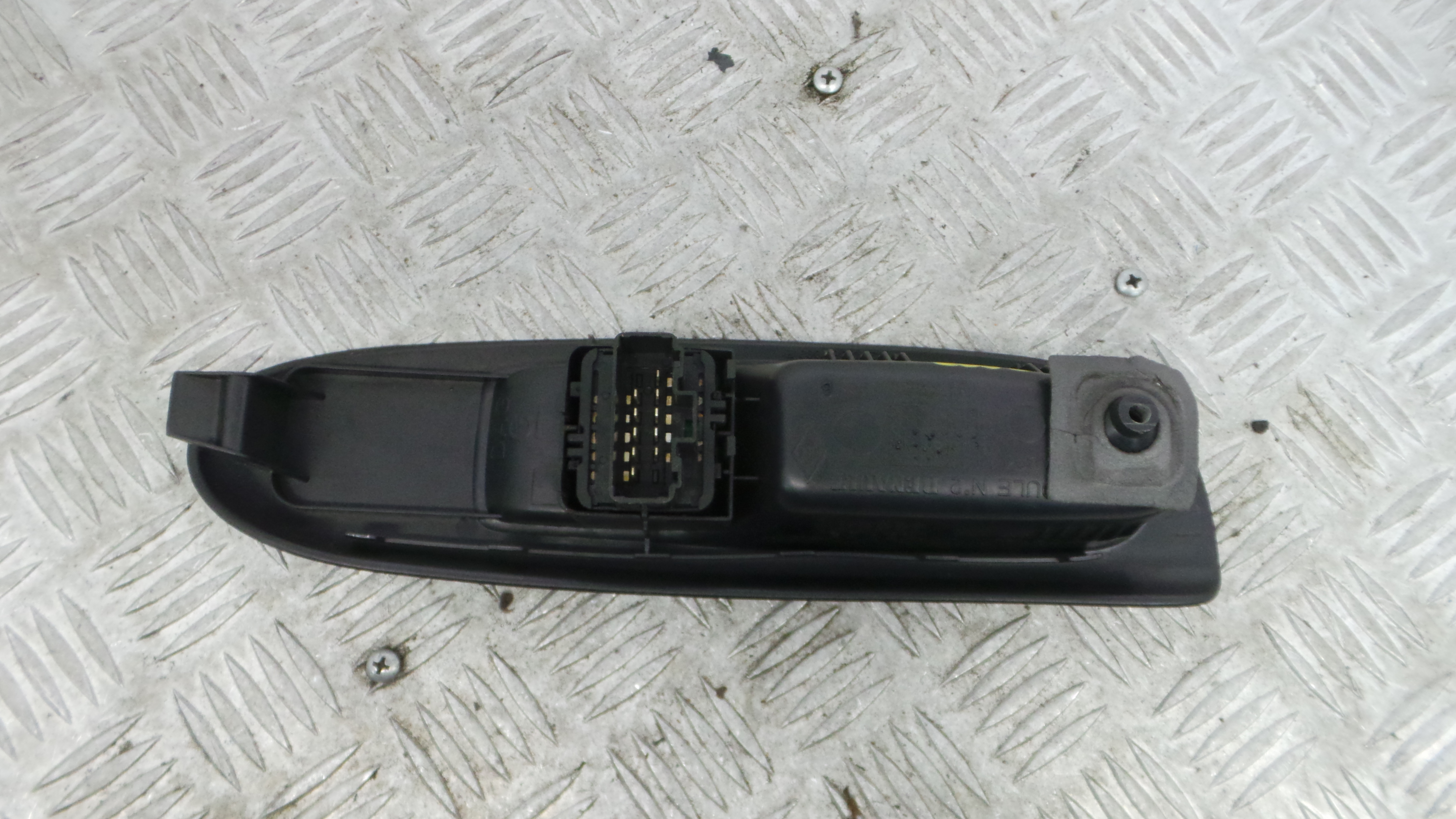 Interruptor / Comando Elevador Vidro Frente Esq 8200084003 - RENAULT CLIO II (BB_, CB_), CLIO Mk II-38063834