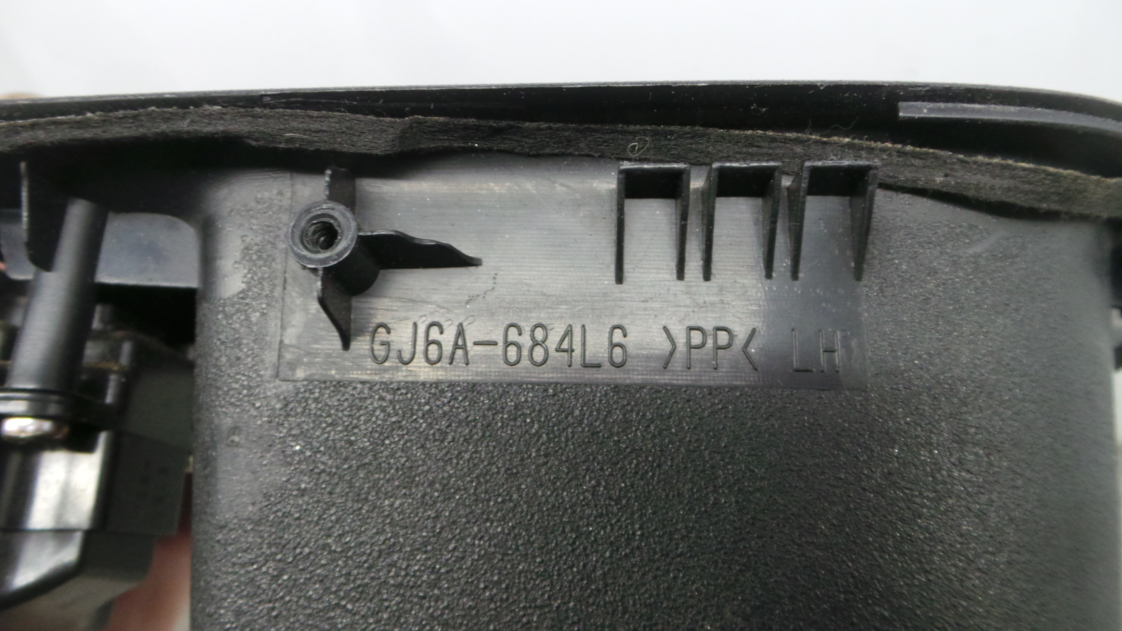 Interruptor / Comando Elevador Vidro Frente Esq GJ6A-684L6 - MAZDA 6 Station Wagon (GY)-38064761