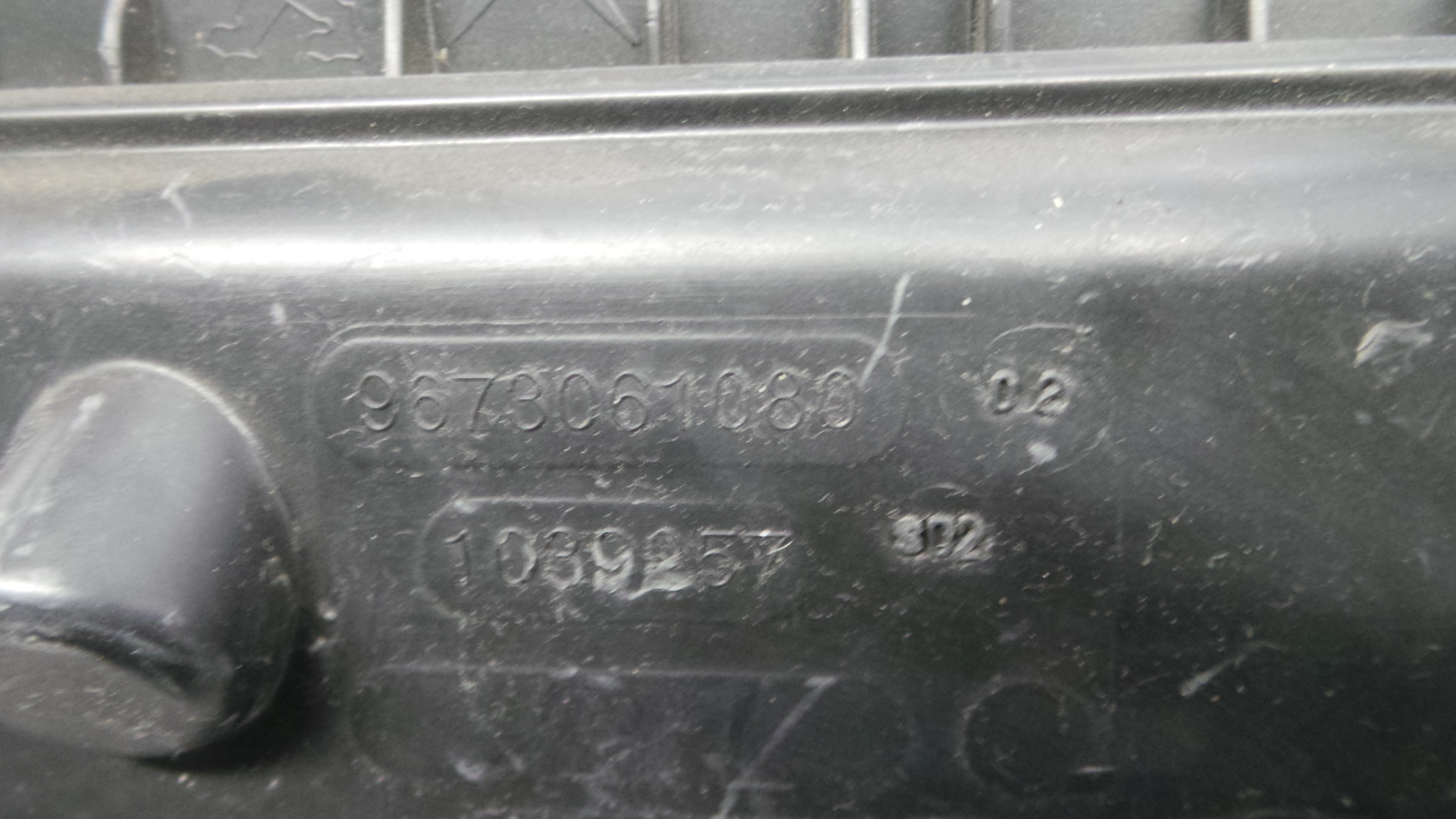 Caixa Filtro de Ar  9673061080 - CITROËN C3 II (SC_)-38065342