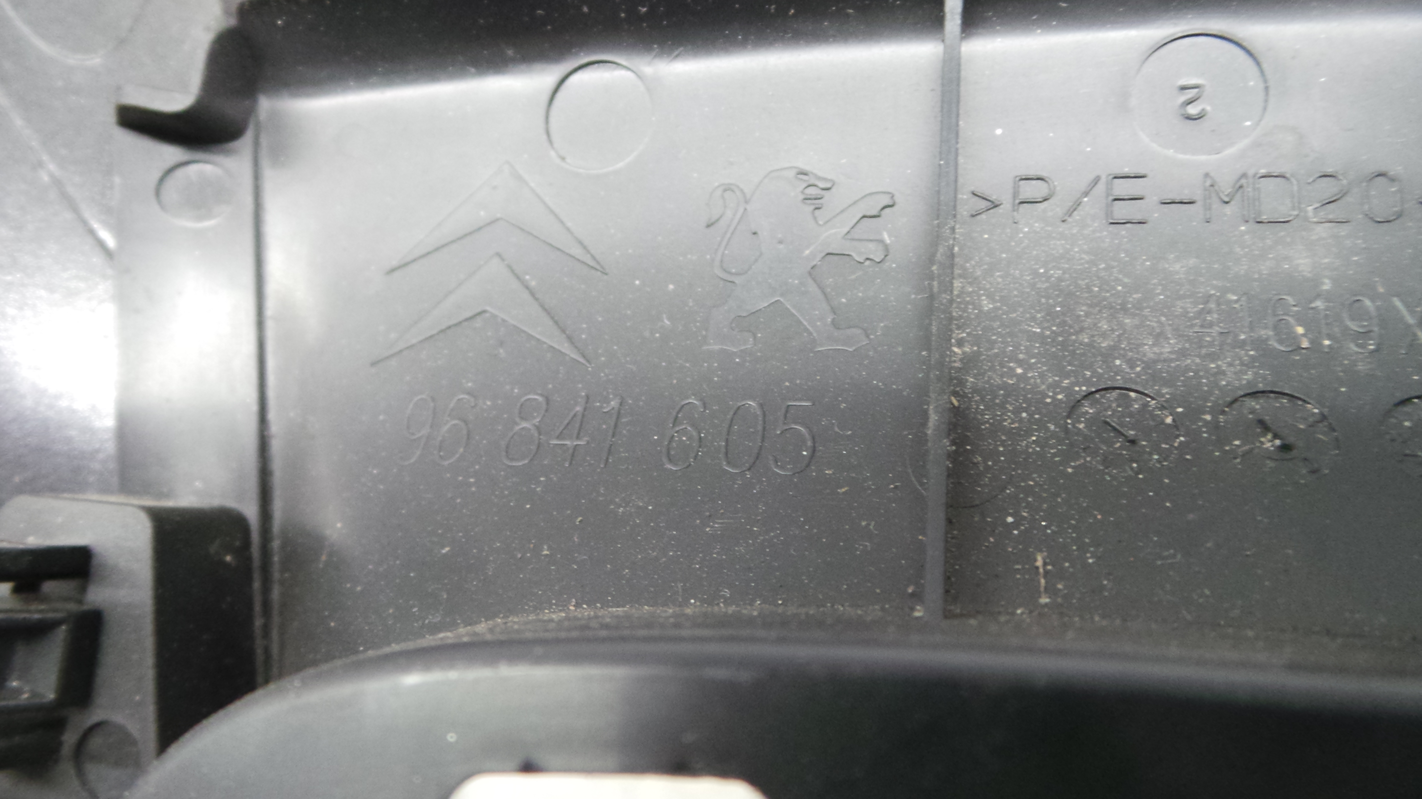 Aro Consola Central 9801578777 - CITROËN C3 II (SC_)-38073128