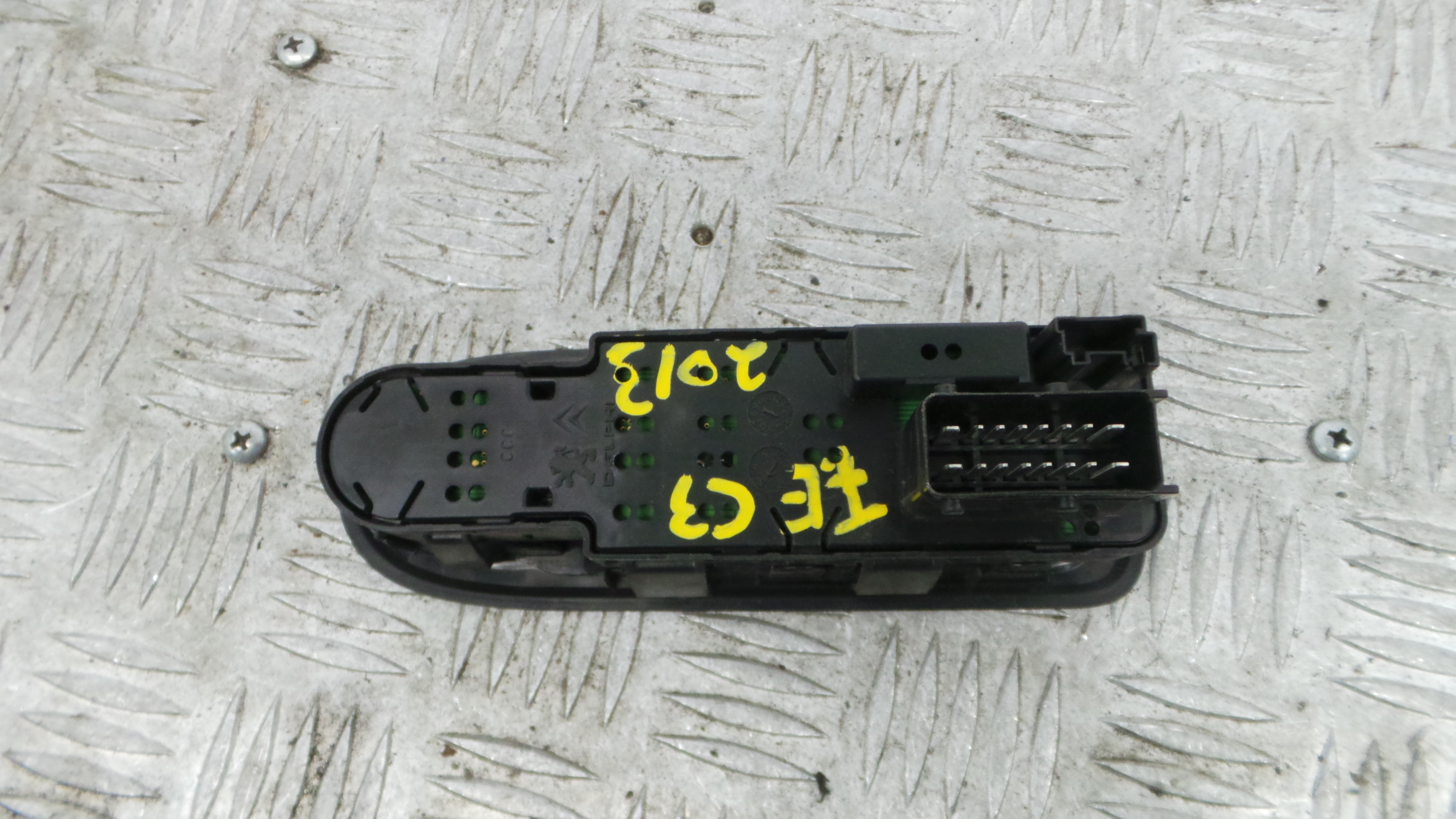 Interruptor / Comando Elevador Vidro Frente Esq 98012283XT - CITROËN C3 II (SC_)-38099911