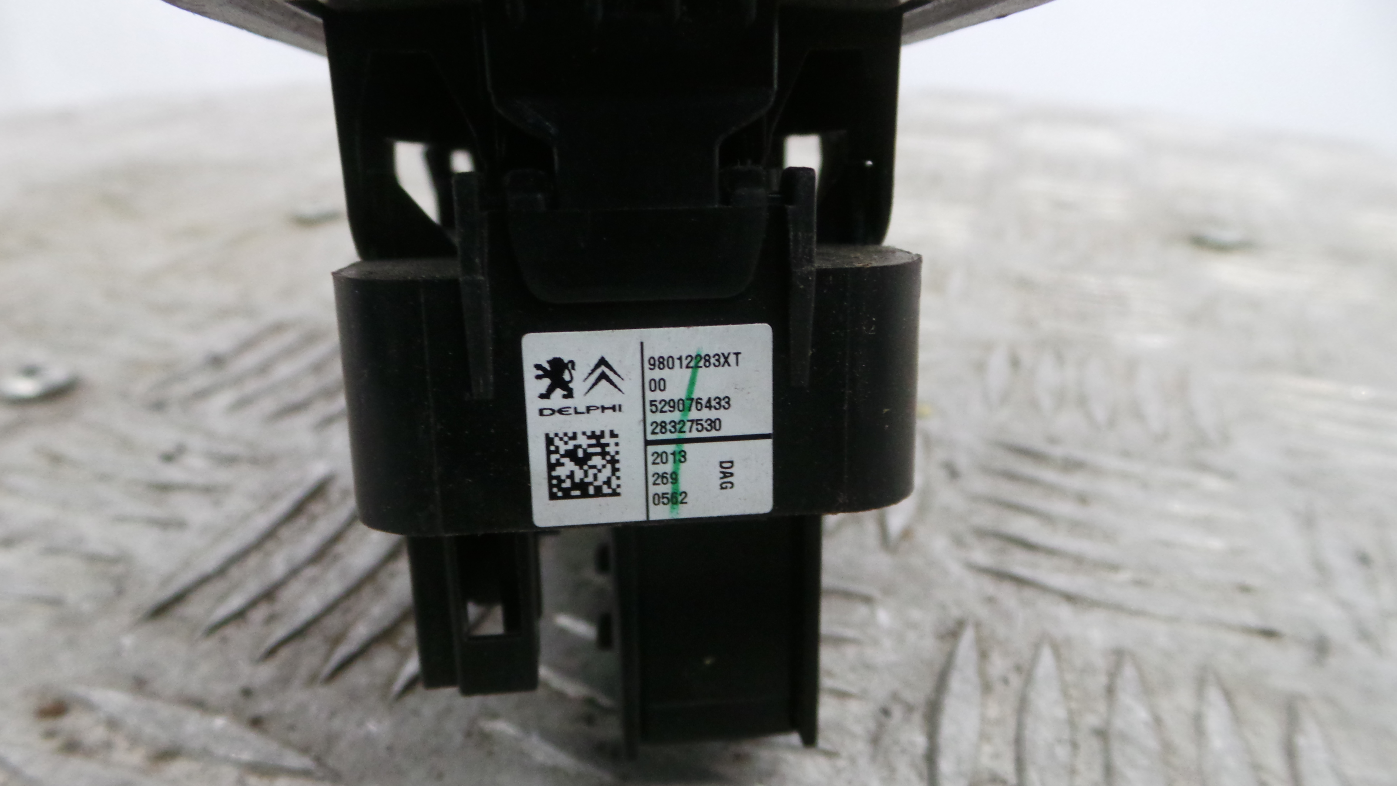 Interruptor / Comando Elevador Vidro Frente Esq 98012283XT - CITROËN C3 II (SC_)-38099911