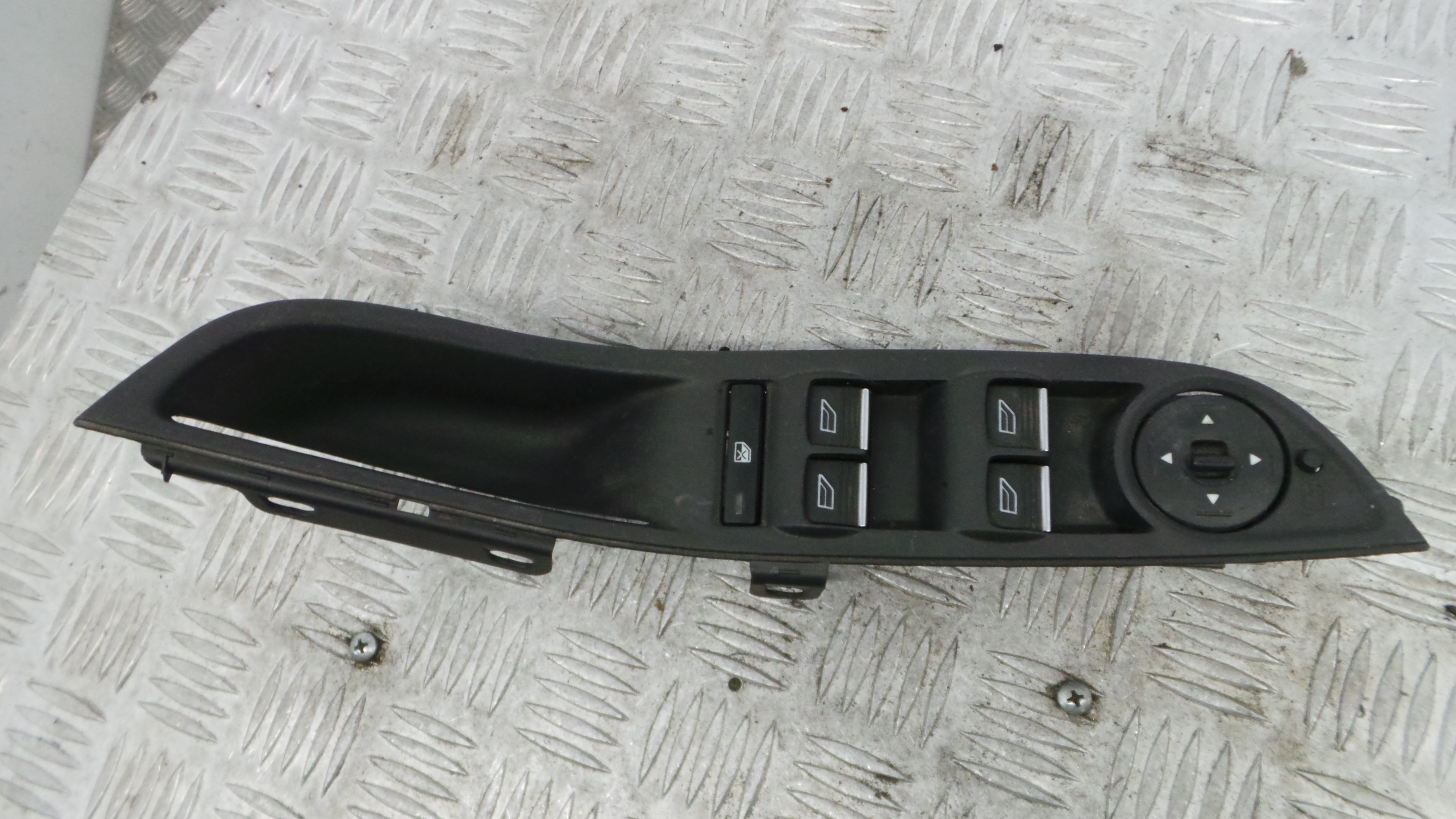 Interruptor / Comando Elevador Vidro Frente Esq BM51-A240A41-DDW - FORD FOCUS III Turnier-38270357 Interruptor / Comando Elevador Vidro Frente Esq BM51-A240A41-DDW - FORD FOCUS III Turnier-38270357