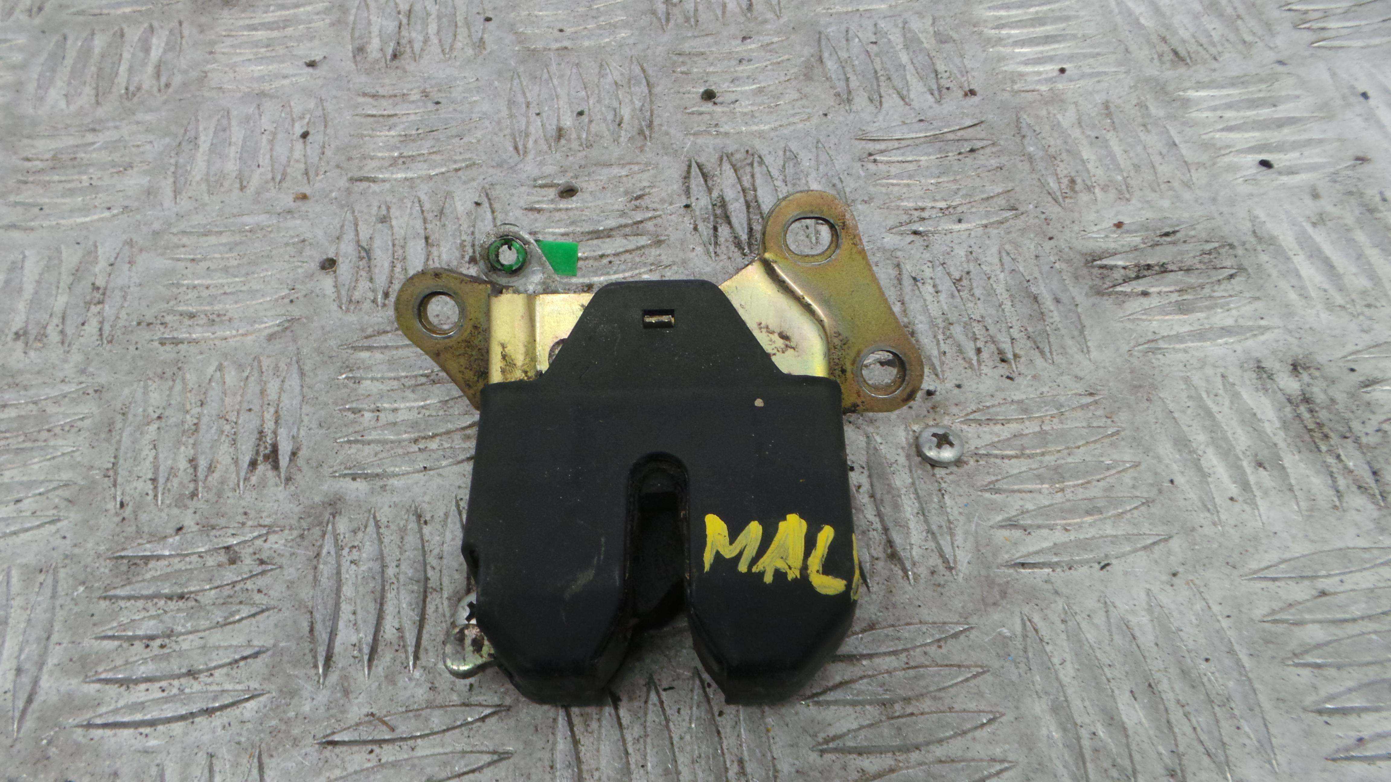 Fecho Mala   - TOYOTA COROLLA (_E10_)-38273661