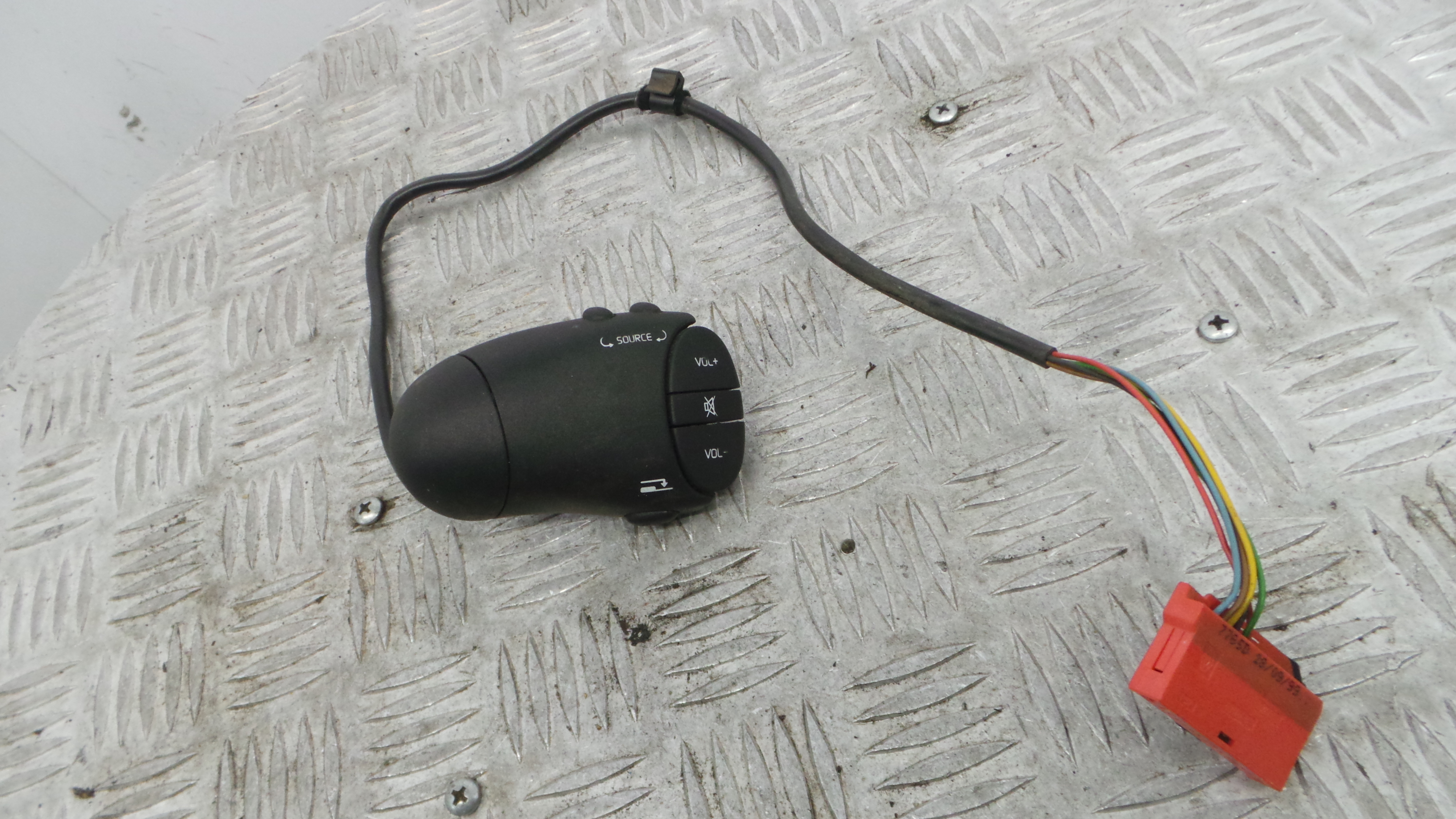 Comando do Rádio - RENAULT MEGANE I Break (KA0/1_), MEGANE I Grandtour (KA0/1_)-38273684 Comando do Rádio - RENAULT MEGANE I Break (KA0/1_), MEGANE I Grandtour (KA0/1_)-38273684