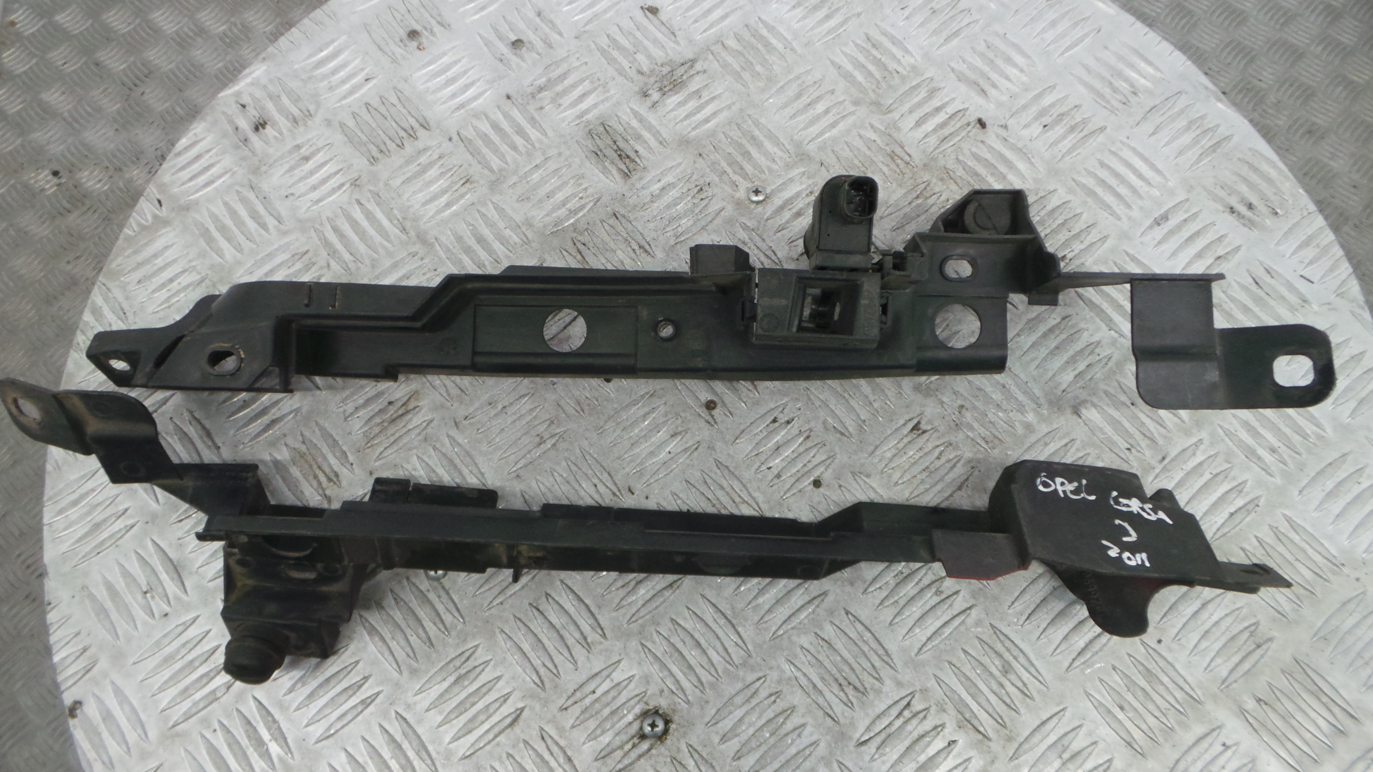 Suporte do Para Choques 13266901 - OPEL CORSA D (S07)-38273704