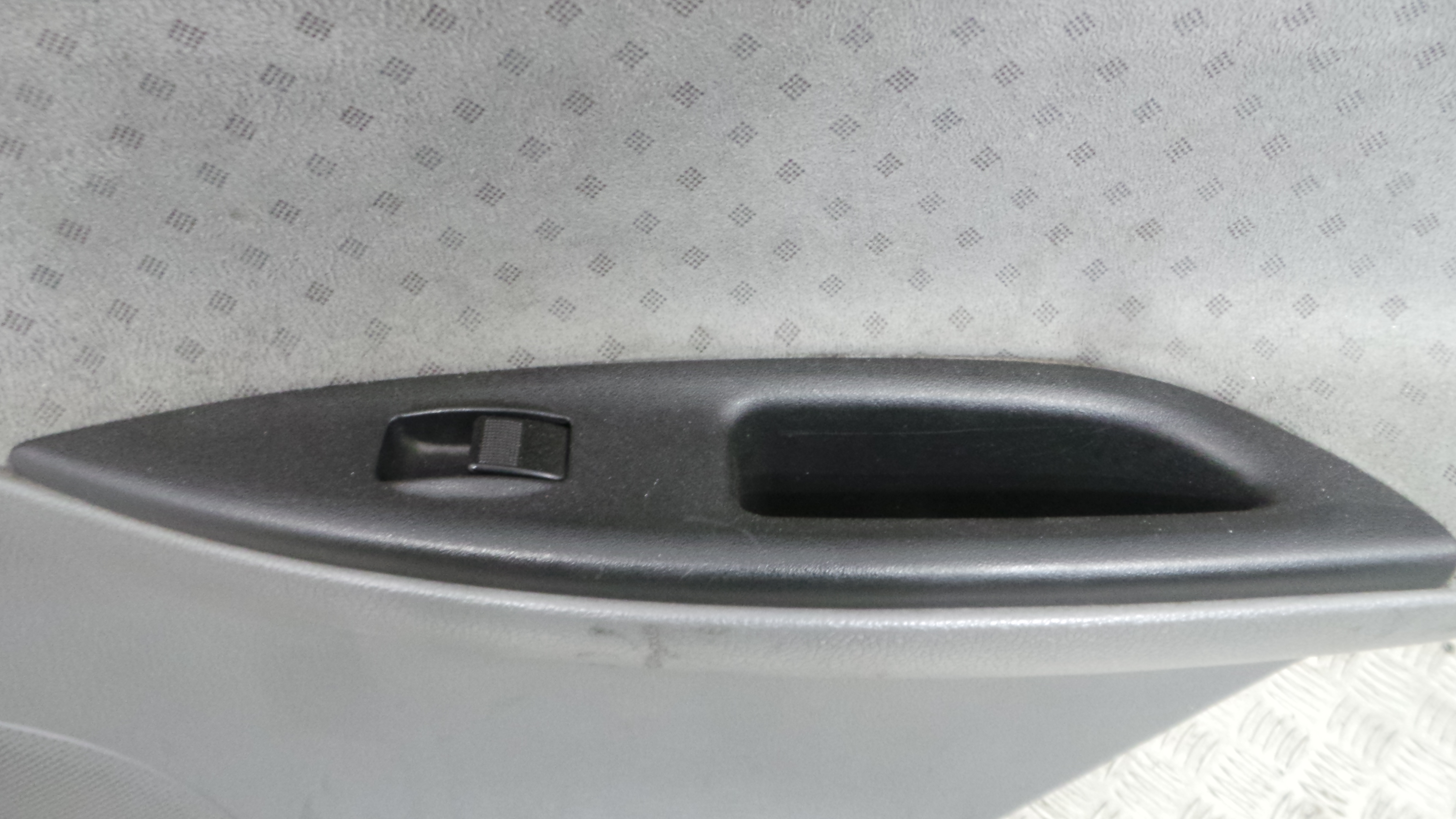 Interruptor / Comando Elevador Vidro Trás Dto - MAZDA 6 Station Wagon (GY)-38294804 Interruptor / Comando Elevador Vidro Trás Dto - MAZDA 6 Station Wagon (GY)-38294804