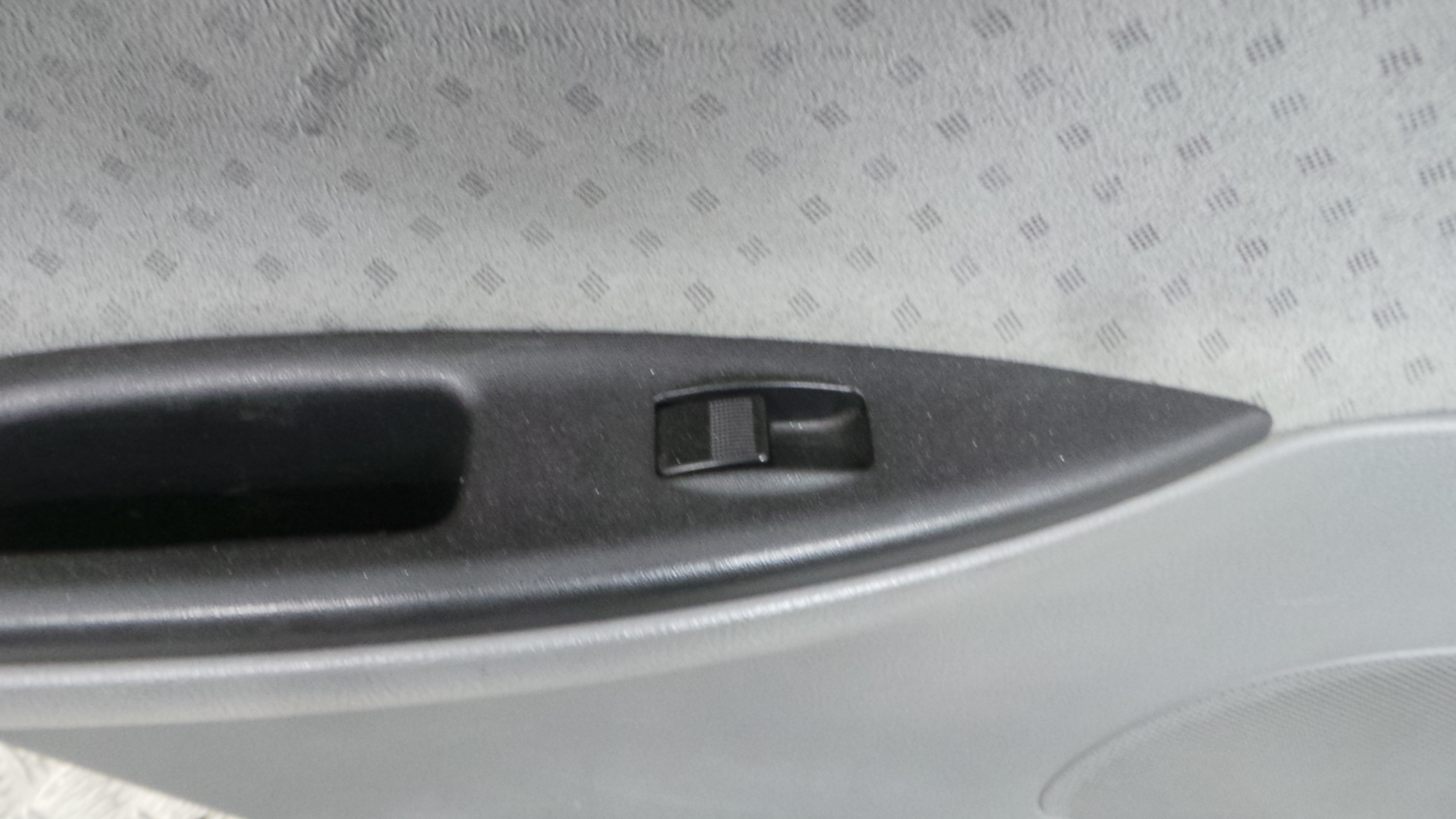 Interruptor / Comando Elevador Vidro Trás Esq  - MAZDA 6 Station Wagon (GY)-38294829