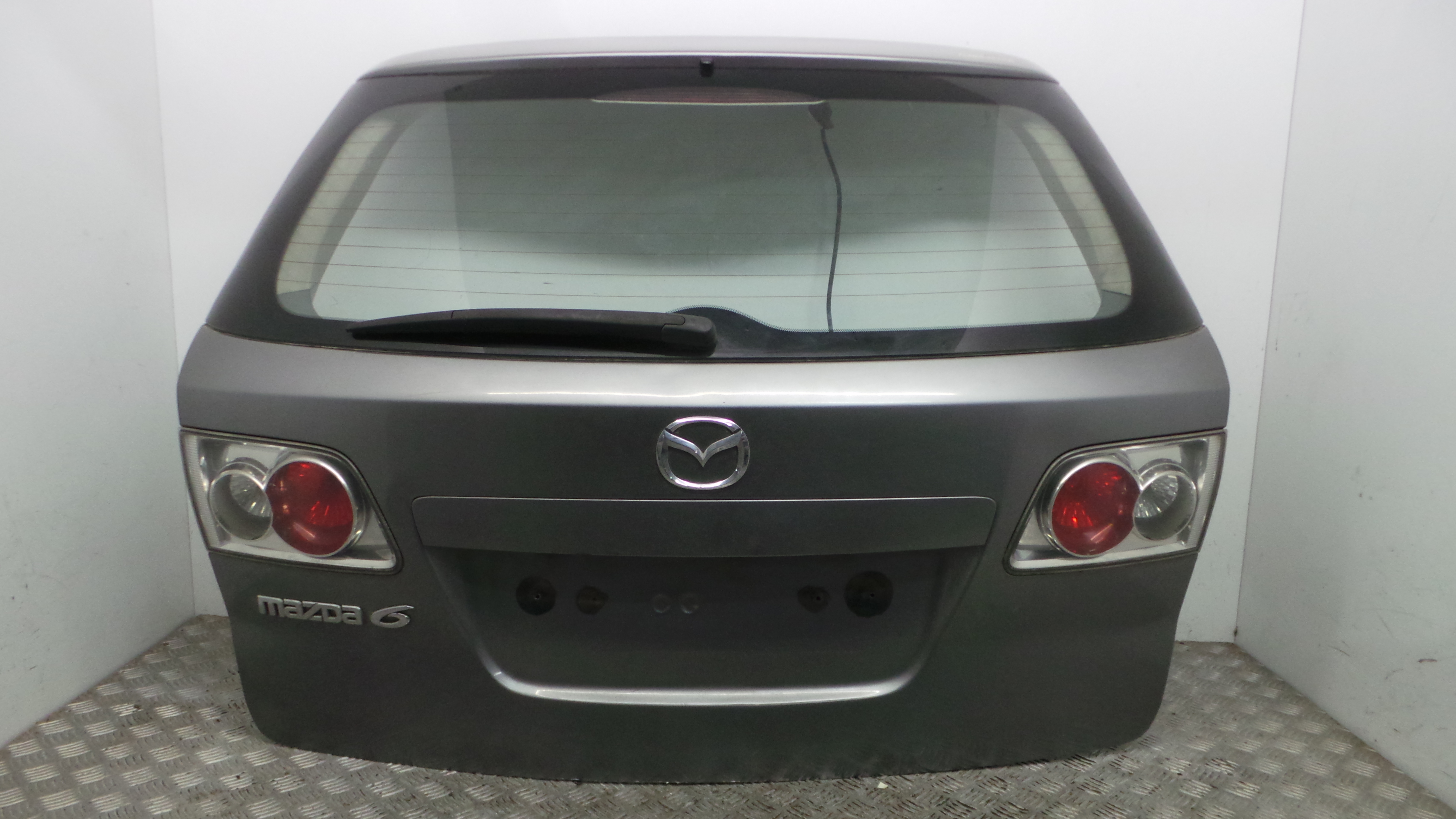 Tampa da Mala GJYA6202XE - MAZDA 6 Station Wagon (GY)-38294850