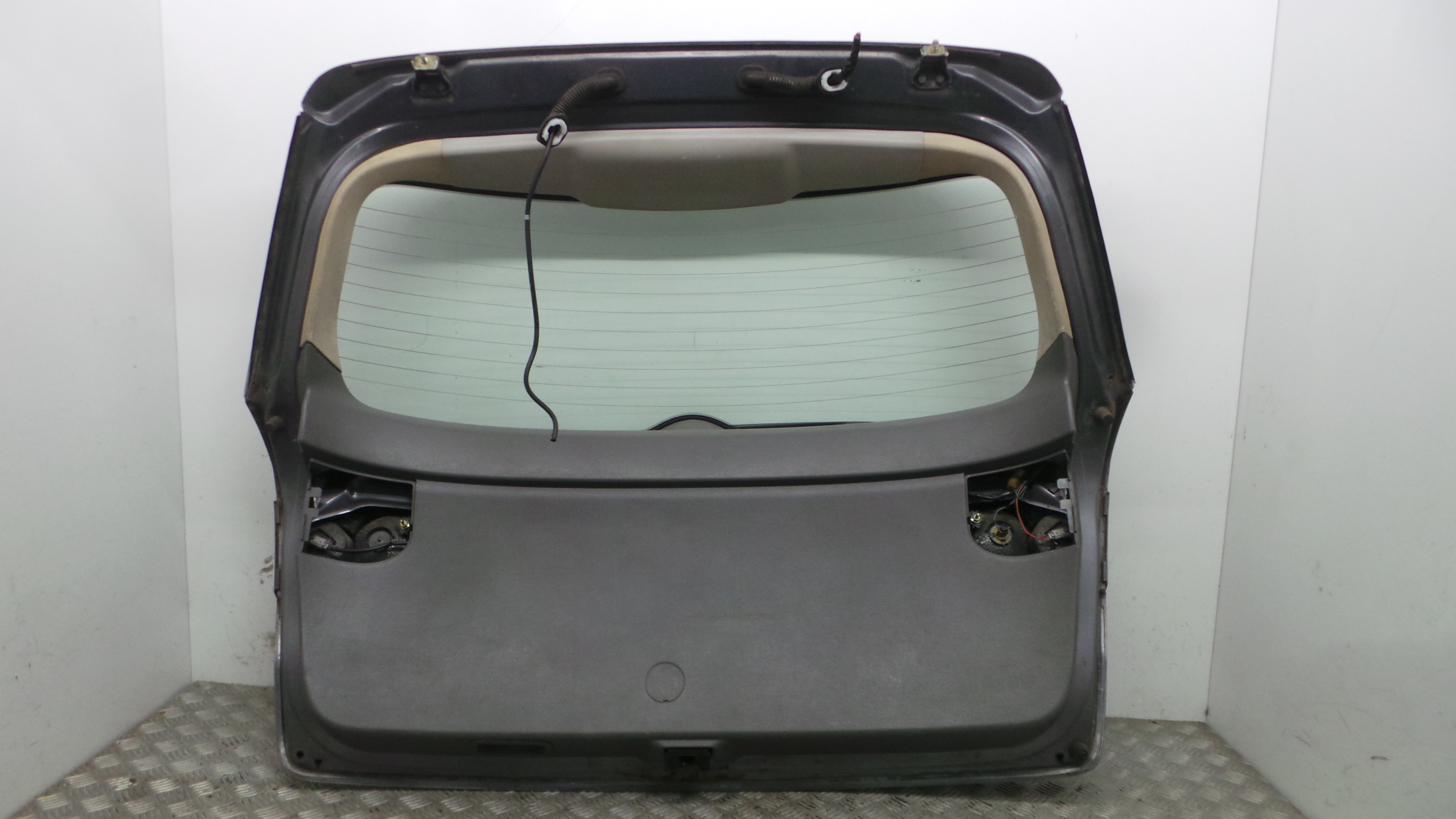 Tampa da Mala GJYA6202XE - MAZDA 6 Station Wagon (GY)-38294850