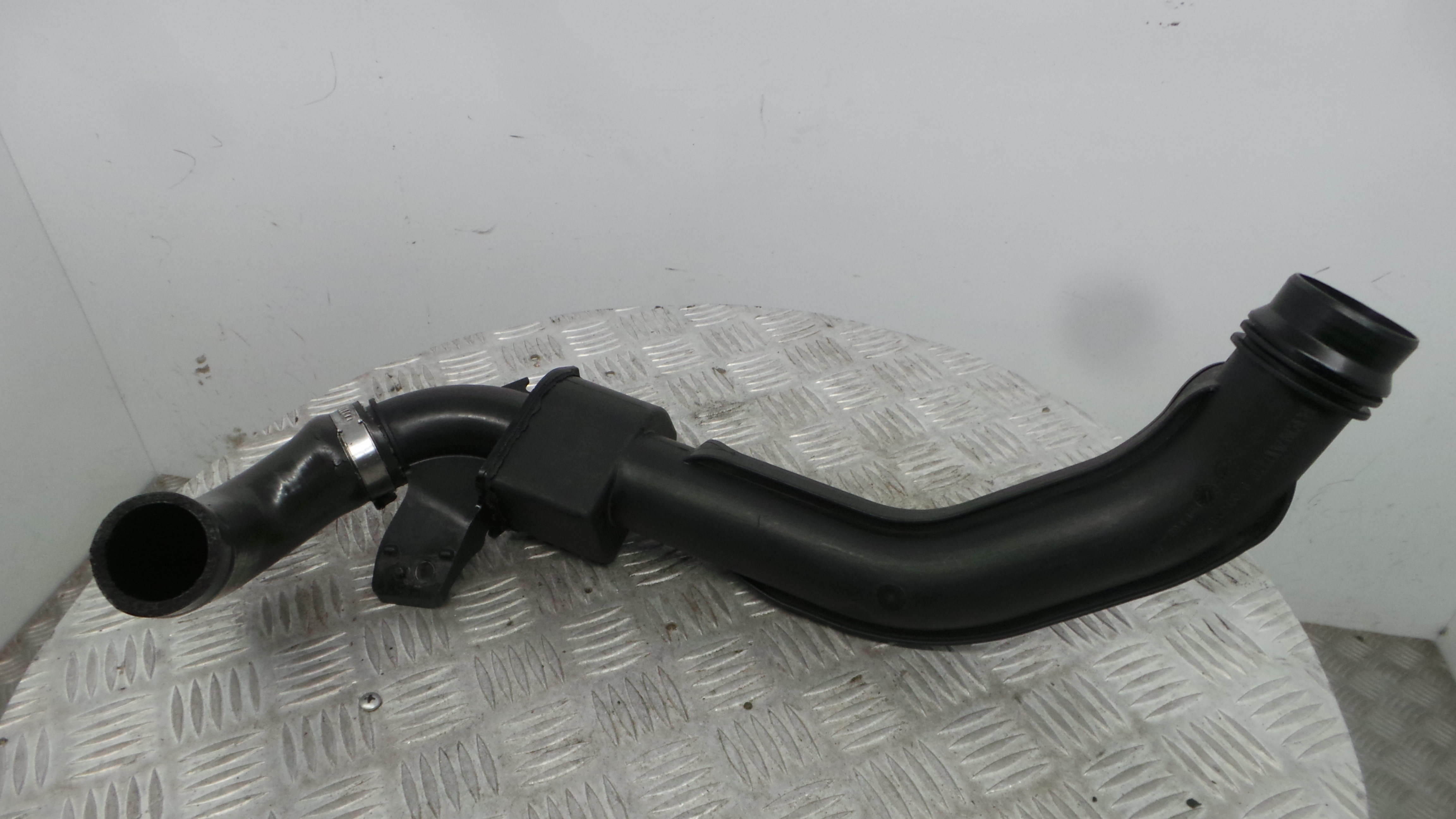 Tubo Intercooler 8200308272C - RENAULT CLIO III (BR0/1, CR0/1)-38294966 Tubo Intercooler 8200308272C - RENAULT CLIO III (BR0/1, CR0/1)-38294966