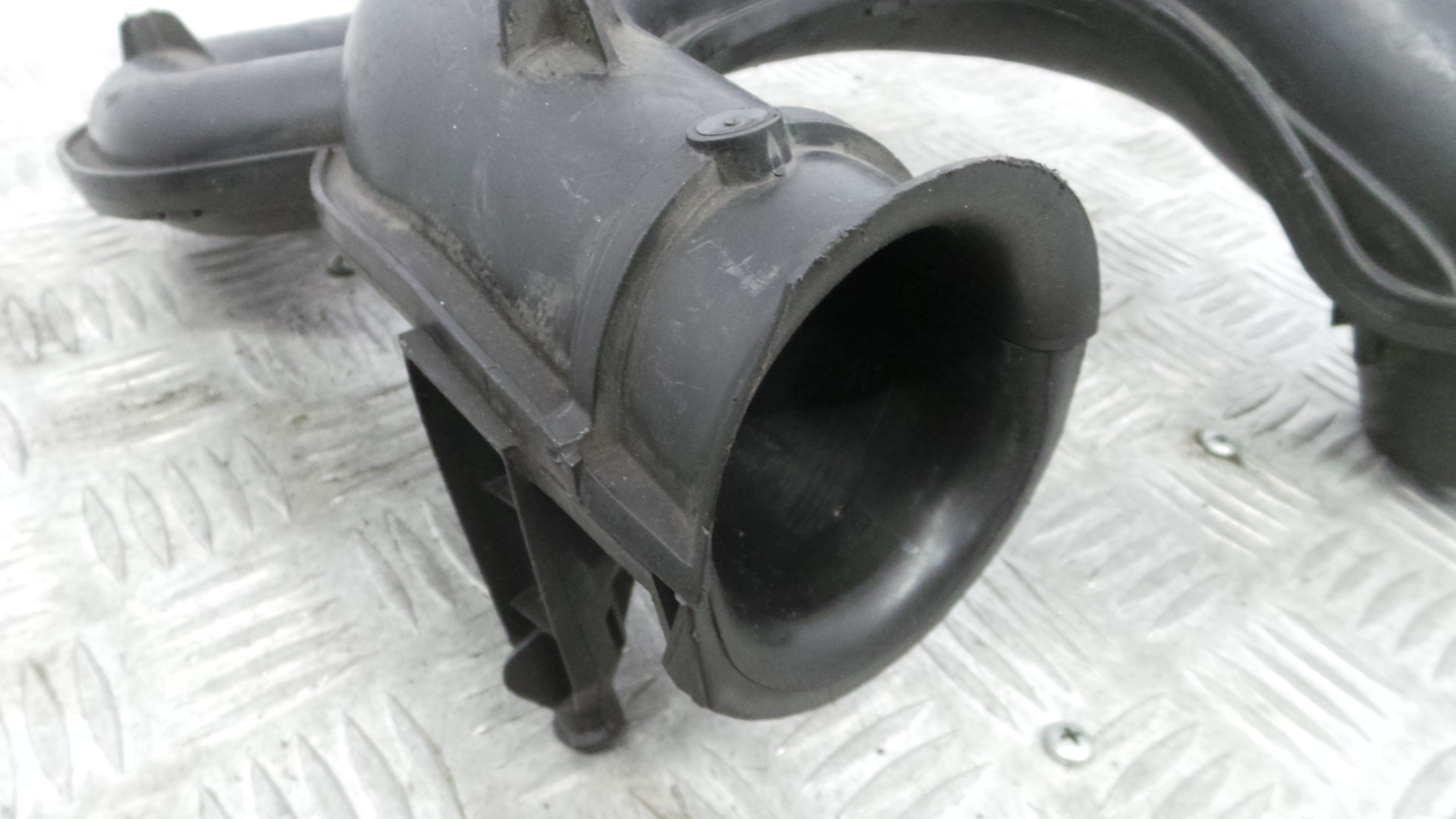 Tubo Intercooler 8200923128A - RENAULT MEGANE III Hatchback (BZ0/1_, B3_)-38295028