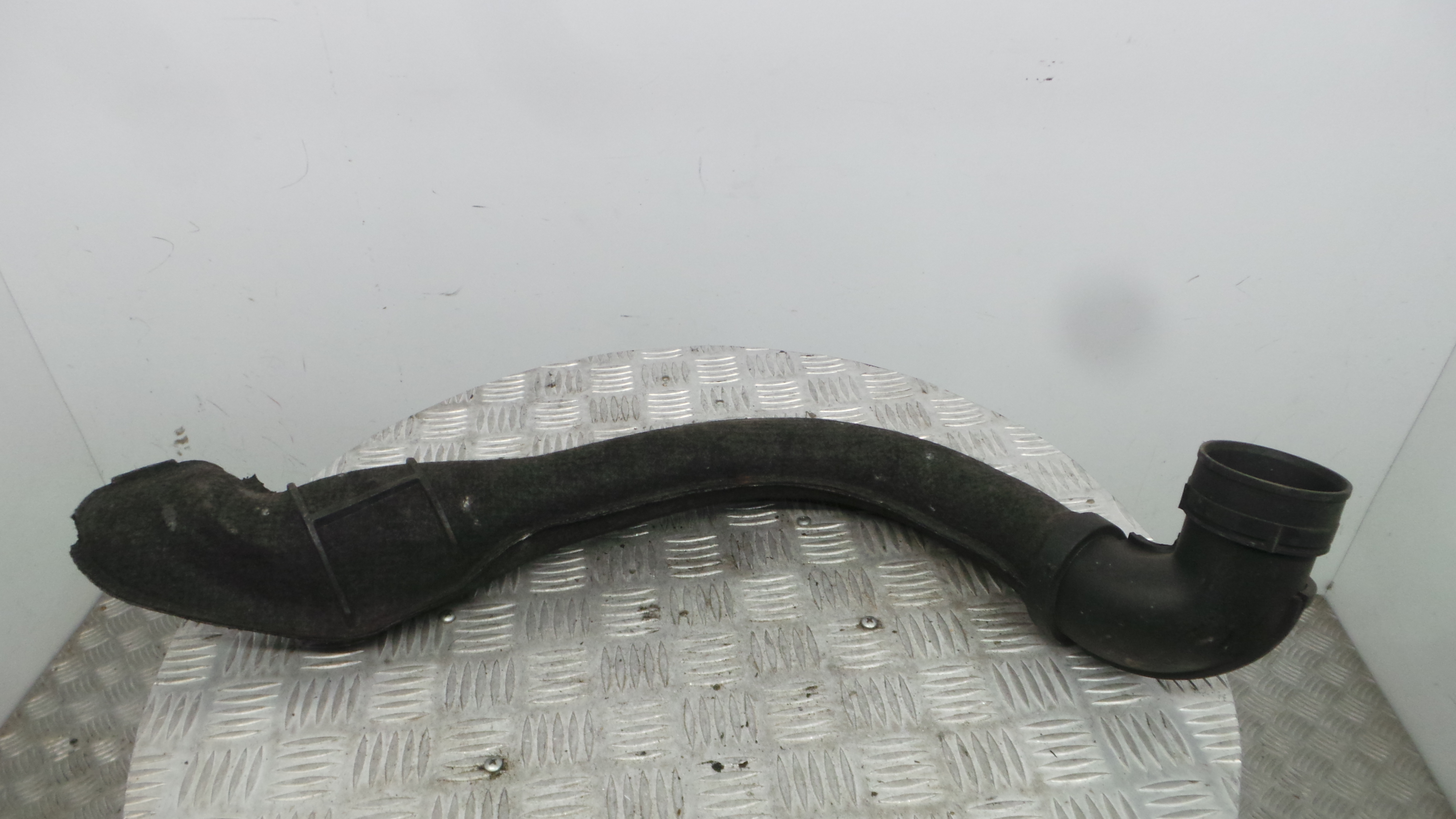 Tubo Caixa Filtro Ar 8200381079A - RENAULT CLIO III (BR0/1, CR0/1)-38298178